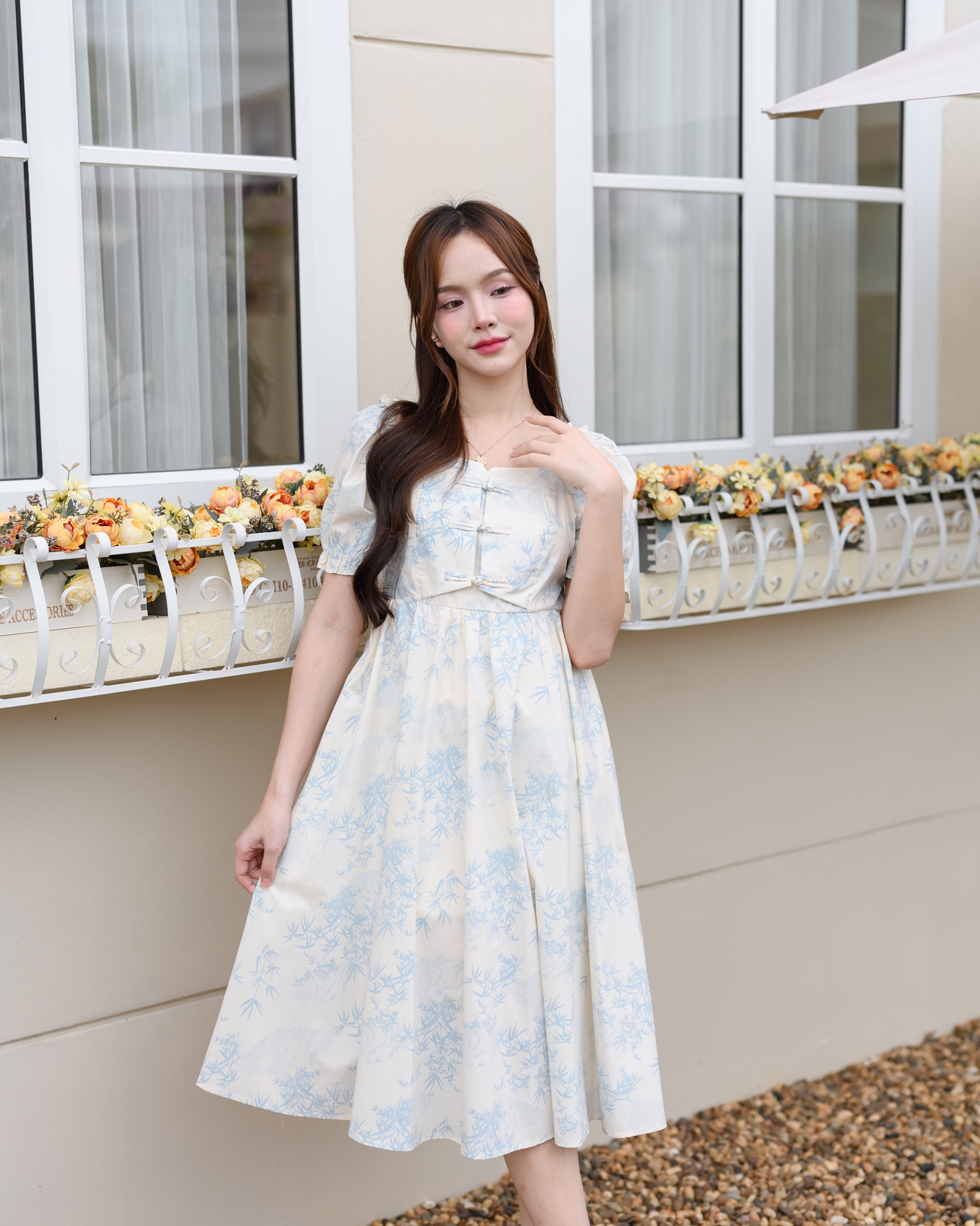 Ellie Leaves Dress เดรสกระดุมจีนลายใบไม้สีฟ้าบนพื้นสีครีม