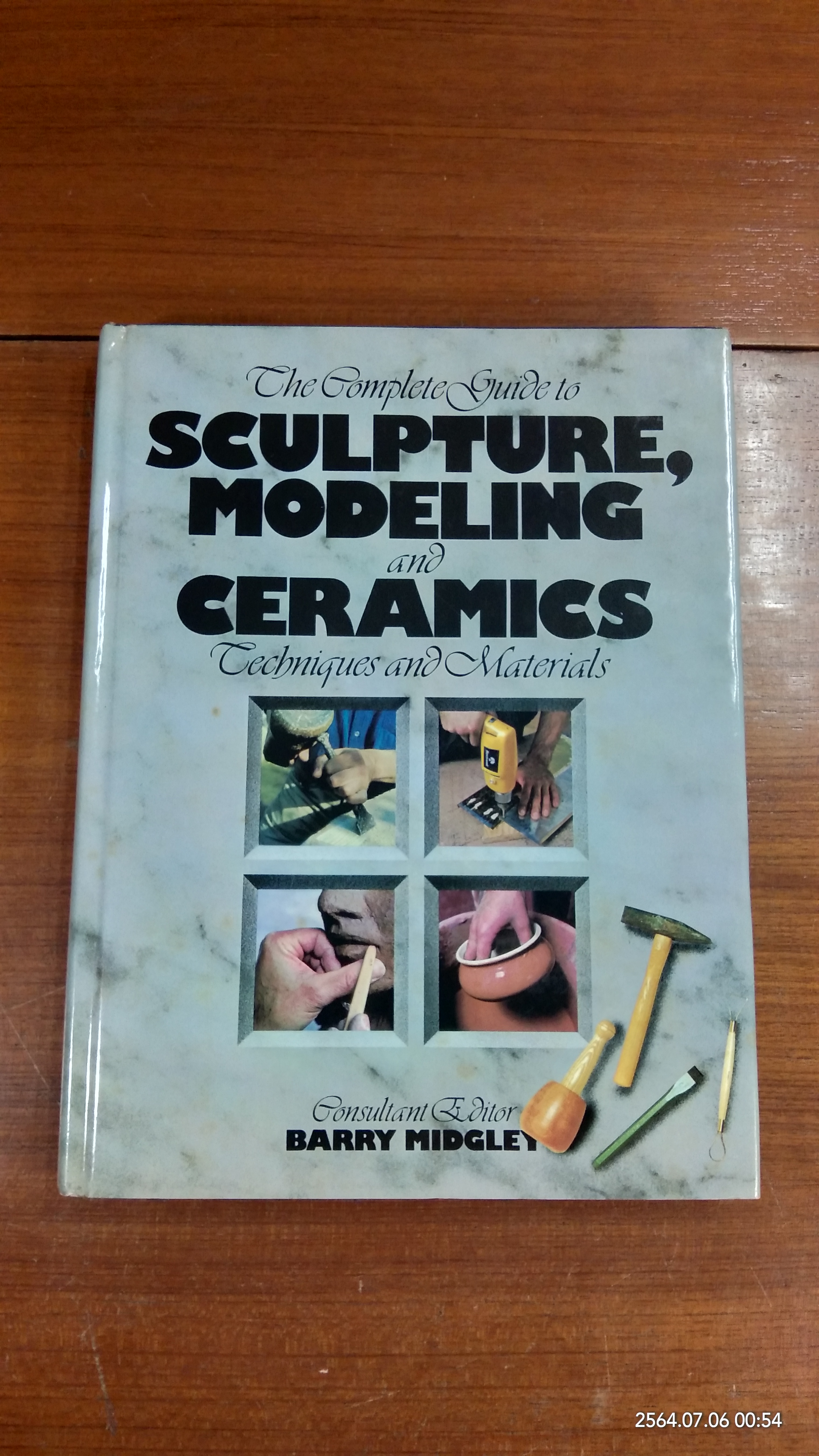 The Complete Guide to Sculpture, Modeling and Ceramics: Techniques and Materials / Barry Midgley