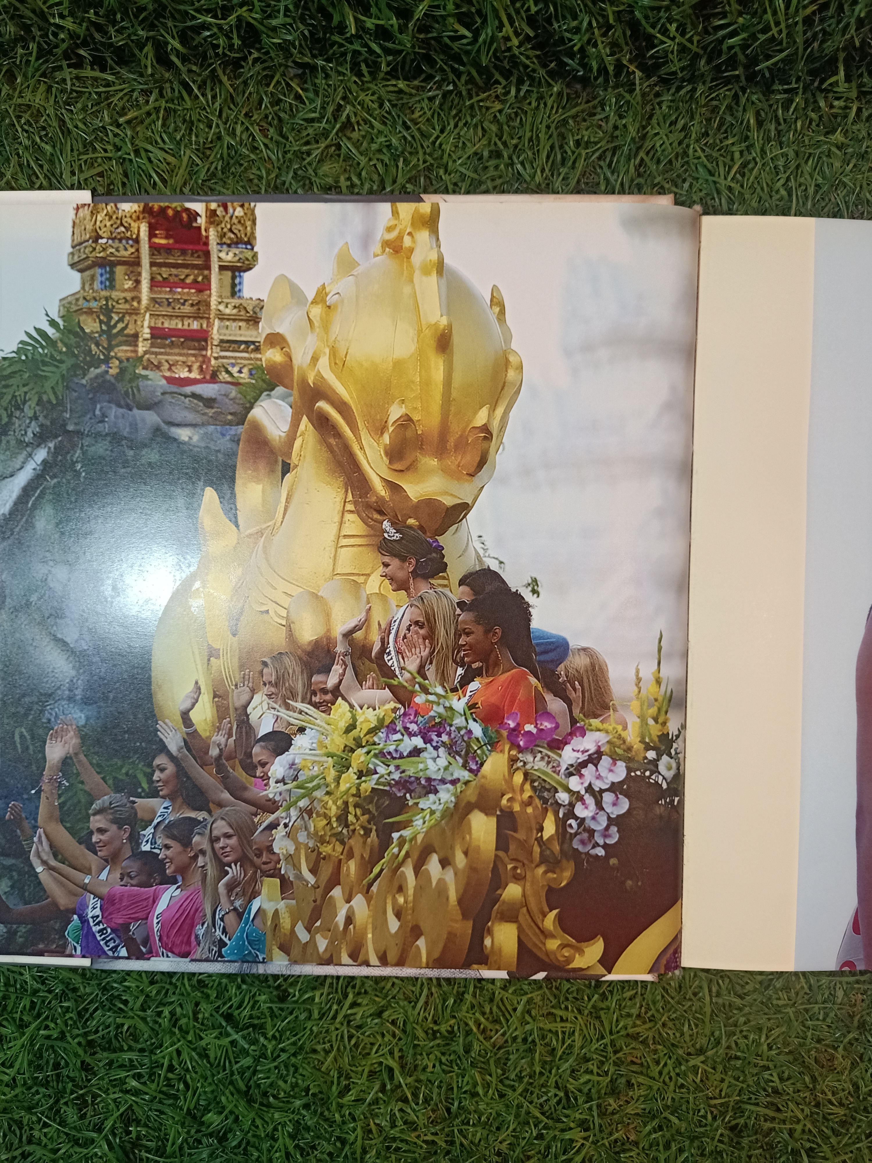 EXPERIENCE THE BEAUTY OF THAILAND