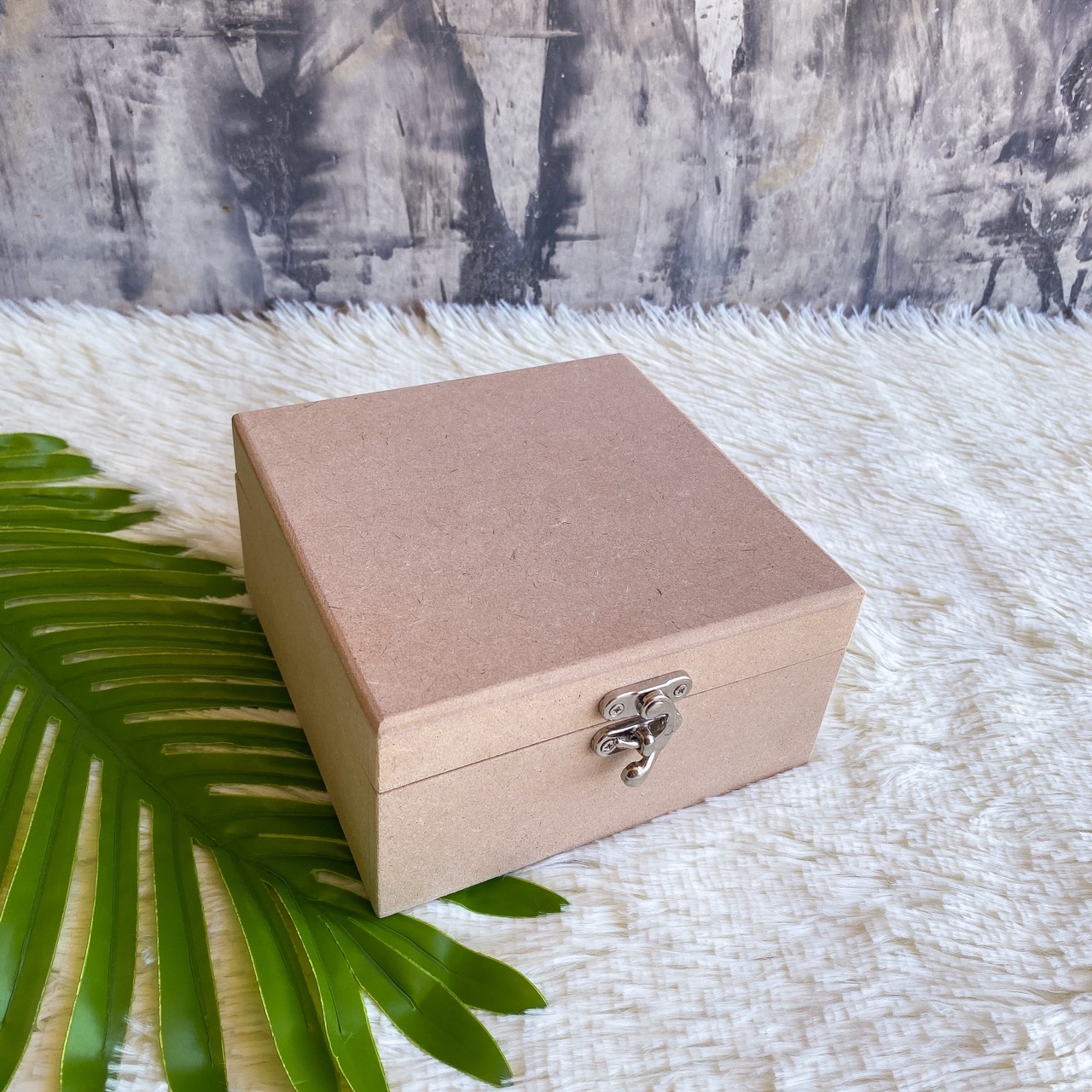 กล่องไม้ MDF ฝาล๊อค ตัวล๊อคไกปืน