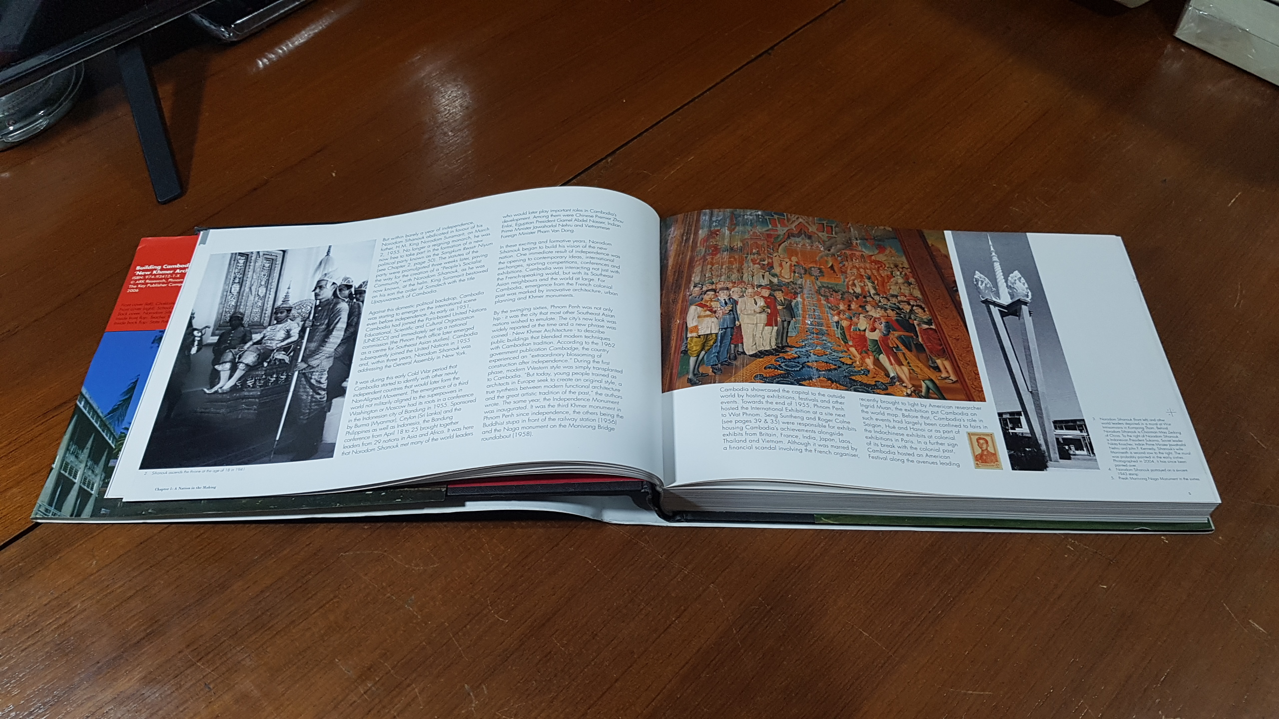 BUILDING CAMBODIA : 'NEW KHMER ARCHITECTURE' 1953 - 1970 / Helen Grant Ross, Darryl Leon Collins