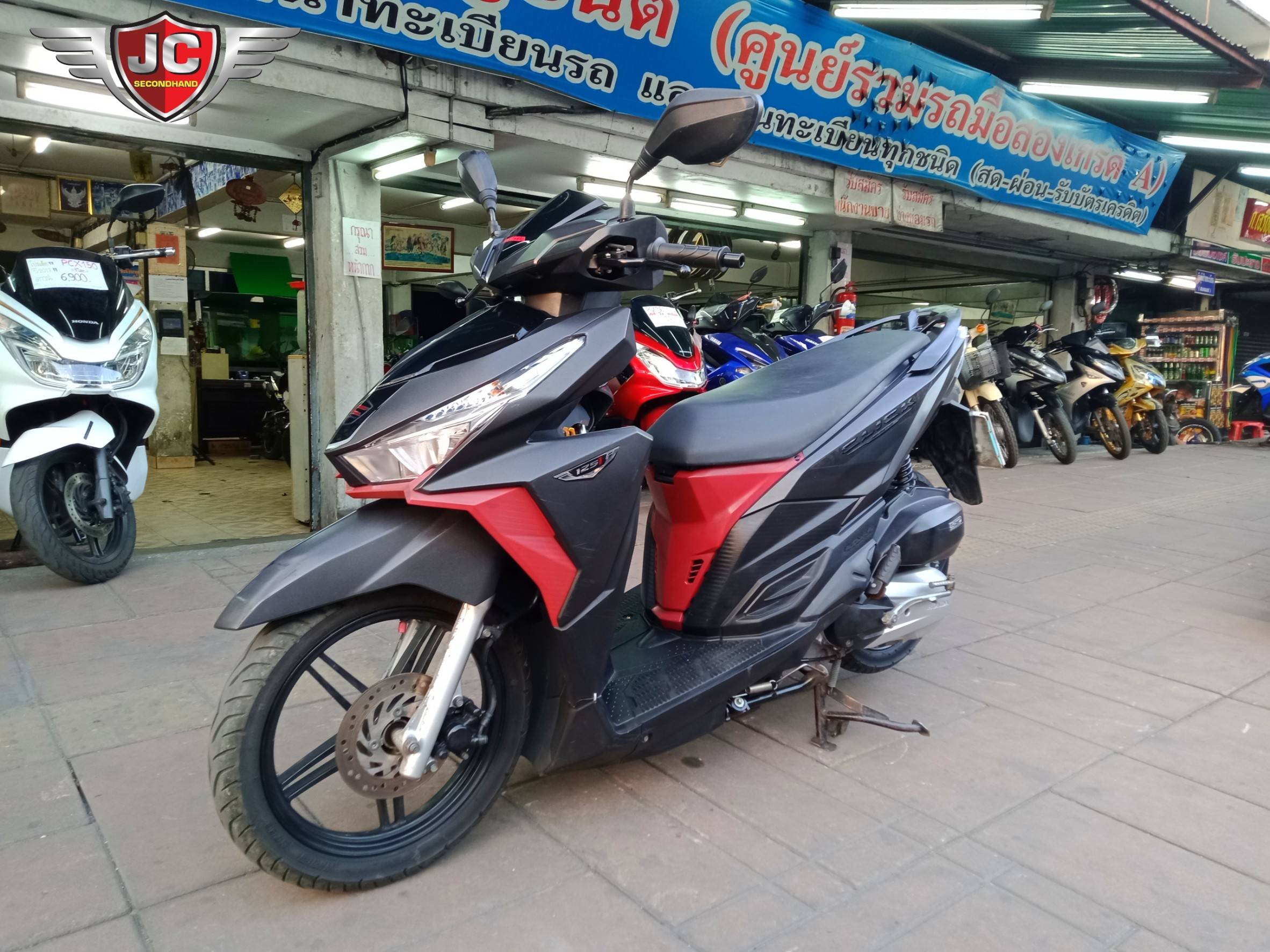 "รถบ้านมือเดียวอีกแบ้ว" HONDA CLICK125I LED จดทะเบียนกลางปี 59 สภาพดูดีเลย เครื่องเงียบวิ่งโคตรดี ชุดสีแท้ติดรถ ทั้งคันรอยน้อยมาก