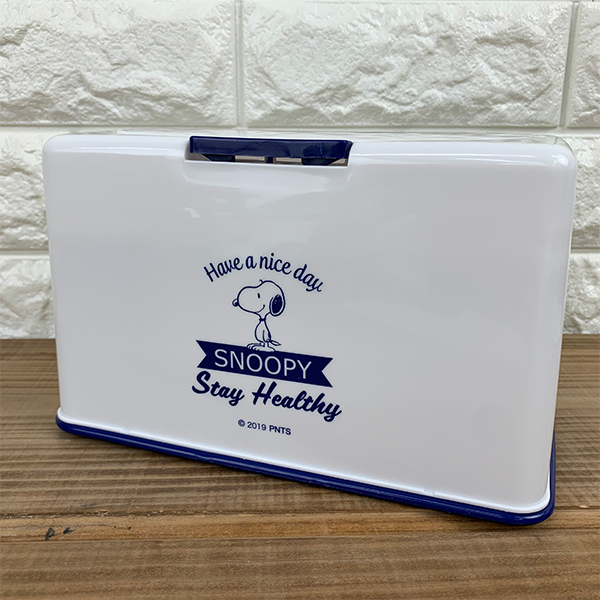 กล่องเก็บหน้ากากอนามัย ลาย Snoopy สีขาว ขนาด 21.8 x 13 x 11.8 ซม. ใส่หน้ากากแบบแนวนอนได้ 60 แผ่น (กล่องเปล่านะคะ ไม่มีหน้ากากให้ค่ะ)