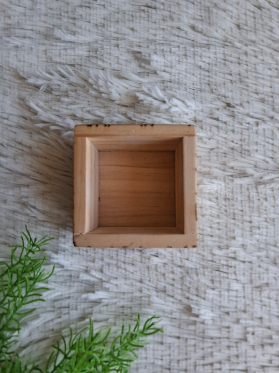 ถาดไม้สน