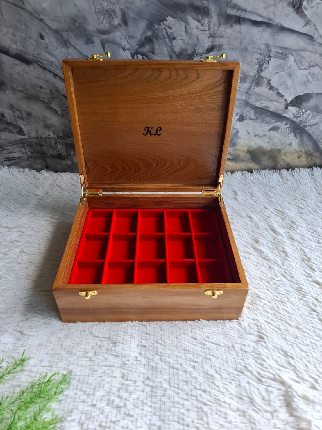 กล่องไม้สักฝาล็อค