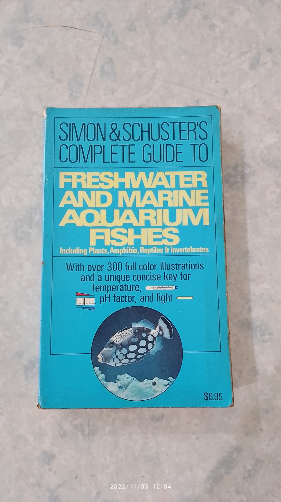 Simon And Schuster's Complete Guide To Freshwater And Marine Aquarium Fishes Vintage Paperback Book