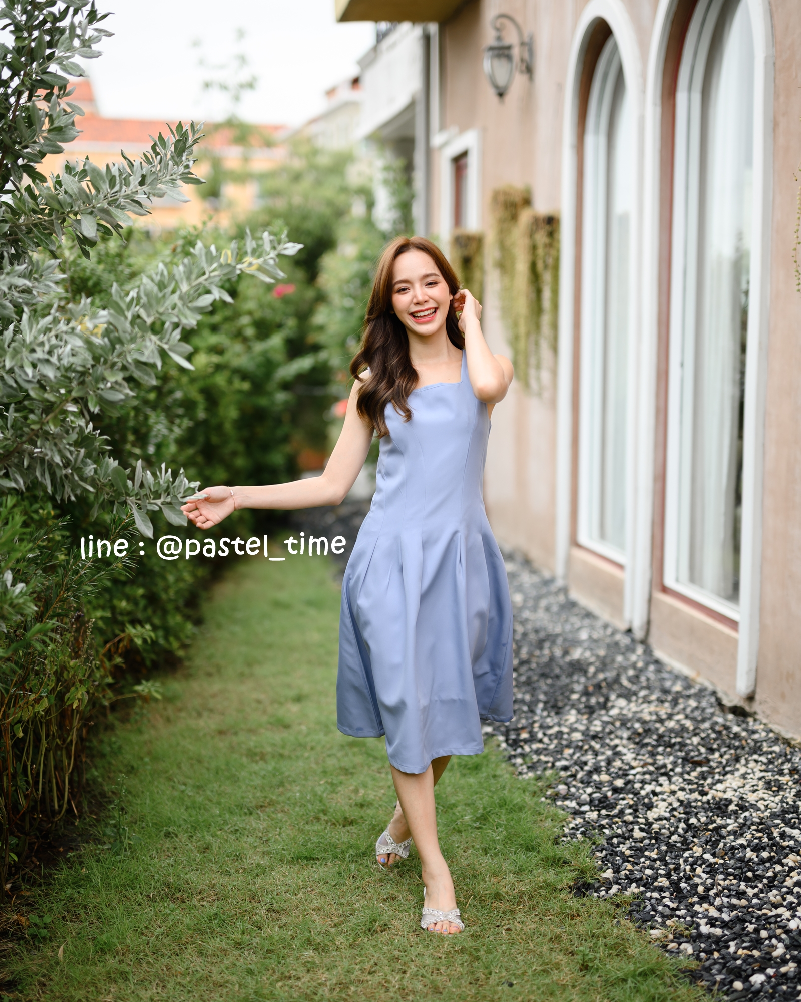 Rochelle Midi Dress - สีฟ้าคราม **มีแต่ S**