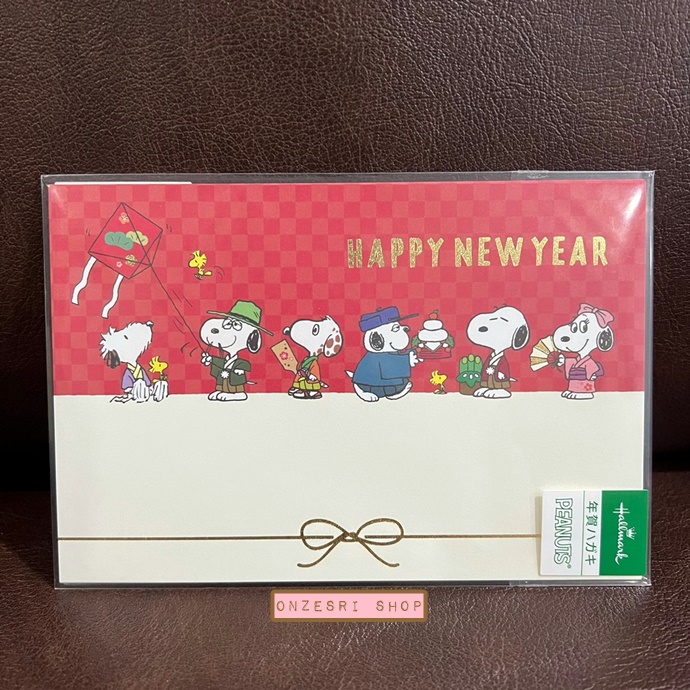 เซ็ตโปสการ์ด Peanuts Snoopy Happy New Year จาก Hallmark Japan ลาย Family ตรงลายพิมพ์เป็นสีทองสวย มี 3 ใบในเซ็ต