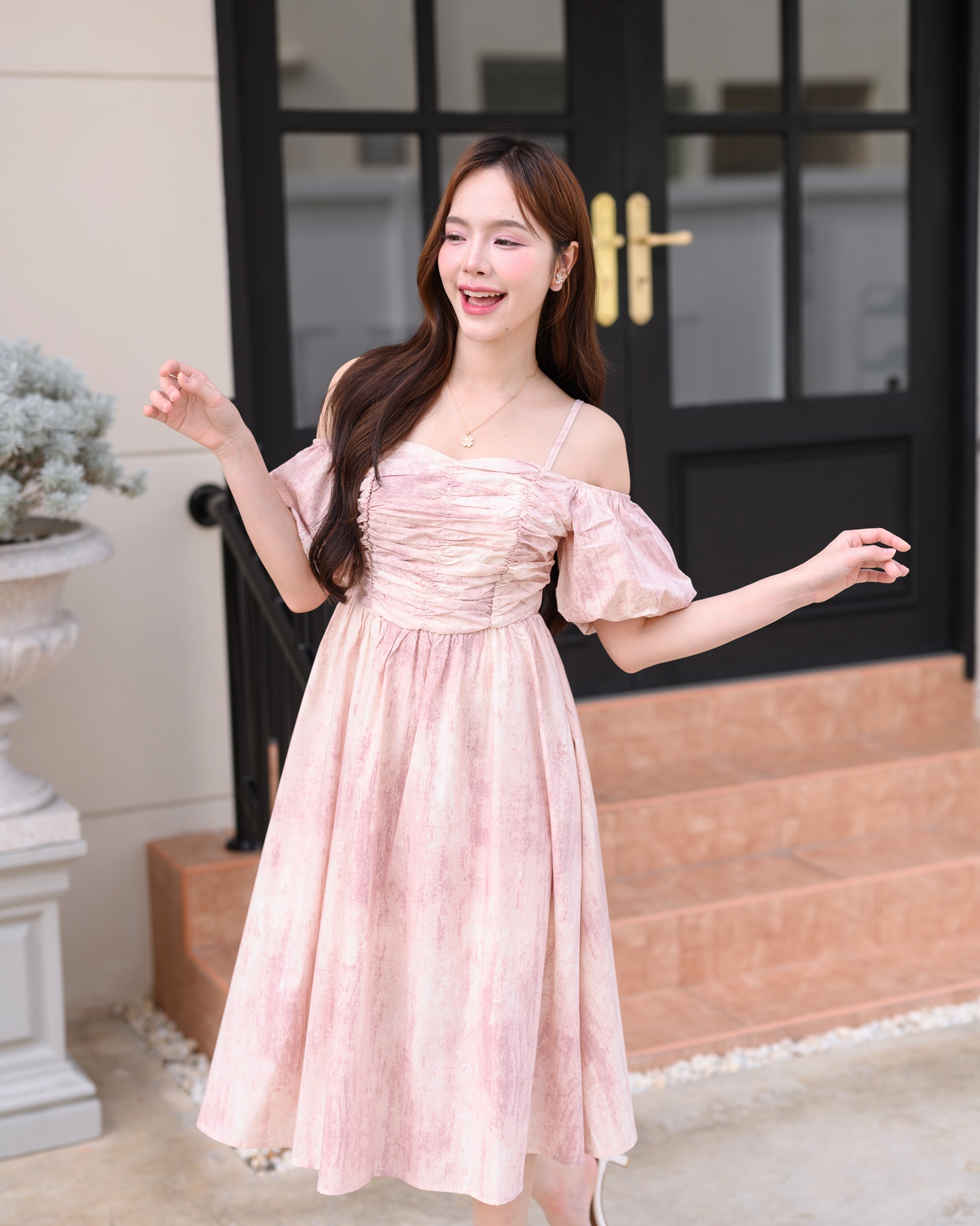 Pastel Puff Sleeve Dress เดรสเปิดไหล่แขนพอง : สีชมพู