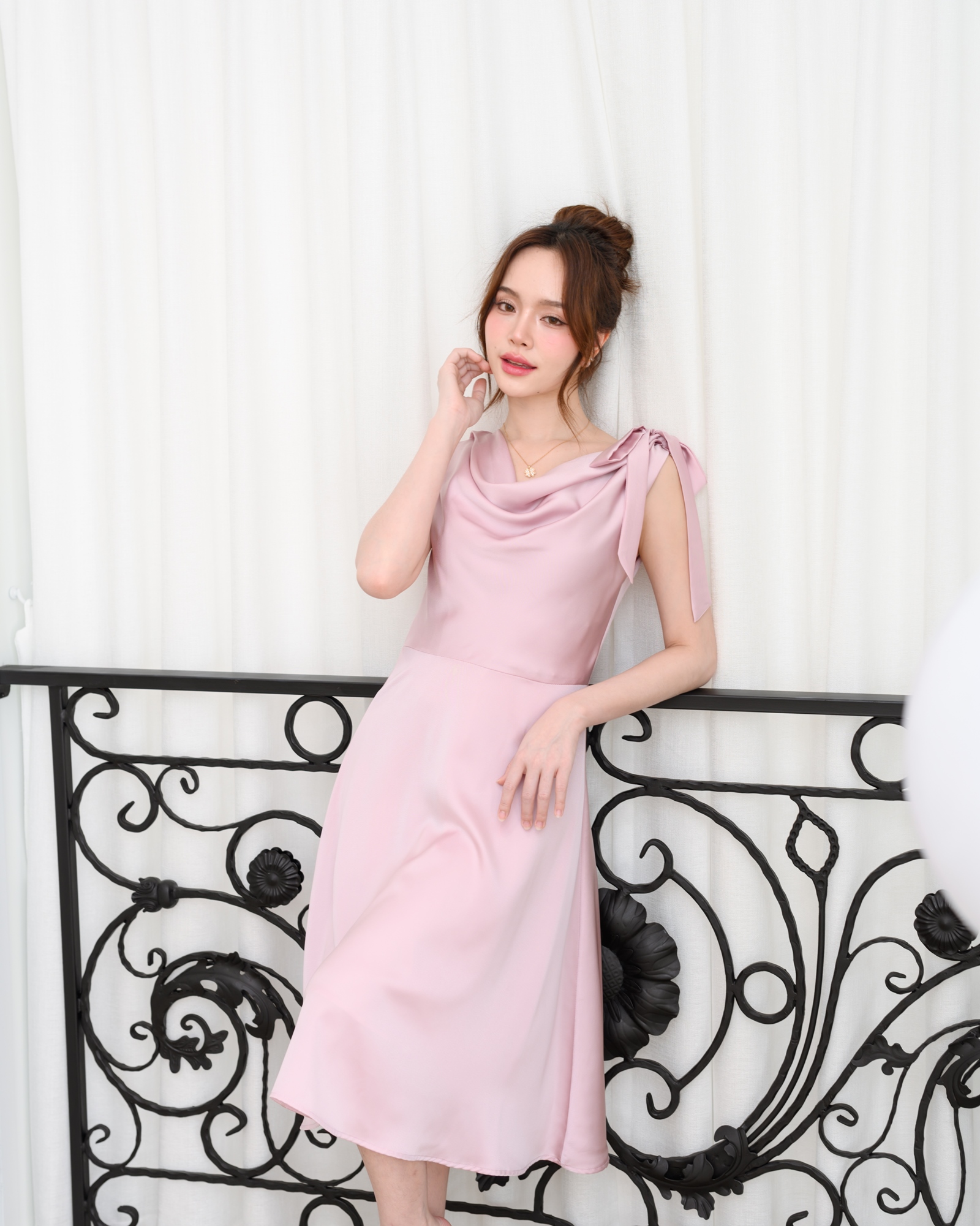 Amour Dress : สีชมพู (โบว์ผูกได้หลายแบบ)