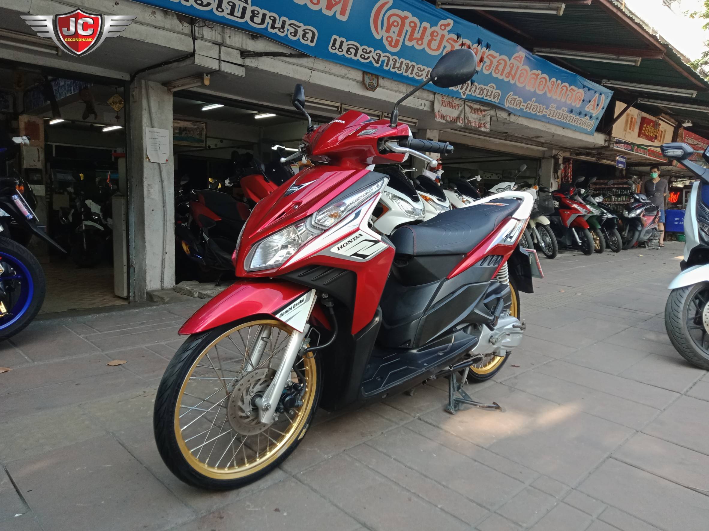 📢หัวฉีดหมื่นกว่าบาทพร้อมใช้งานมาแล้วจร้า 🤗 Honda Click110i_Combi Brake รถปี 53 สภาพดีพร้อมใช้งาน แบตใหม่ เครื่องเงียบกริ๊บ ศูนย์ตรง สีแท้ทั้งคันไม่ล้มไม่ชน