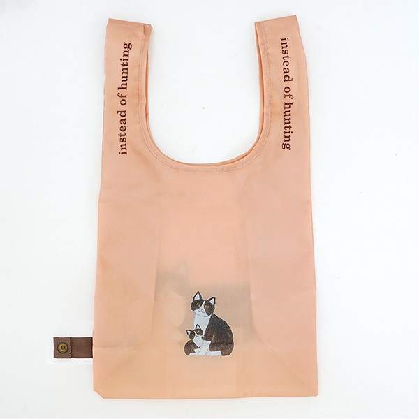 กระเป๋า Eco Bag Good Life by Yusuke Yonezu จากญี่ปุ่น ลาย Neko (แมว) ไซส์ S ขนาด 41 x 23 x 12 ซม. / พับแล้วเหลือ 19 x 10 x 4 ซม. ฐานด้านล่างกว้าง ใส่ของได้เยอะ พับเก็บได้สะดวก
