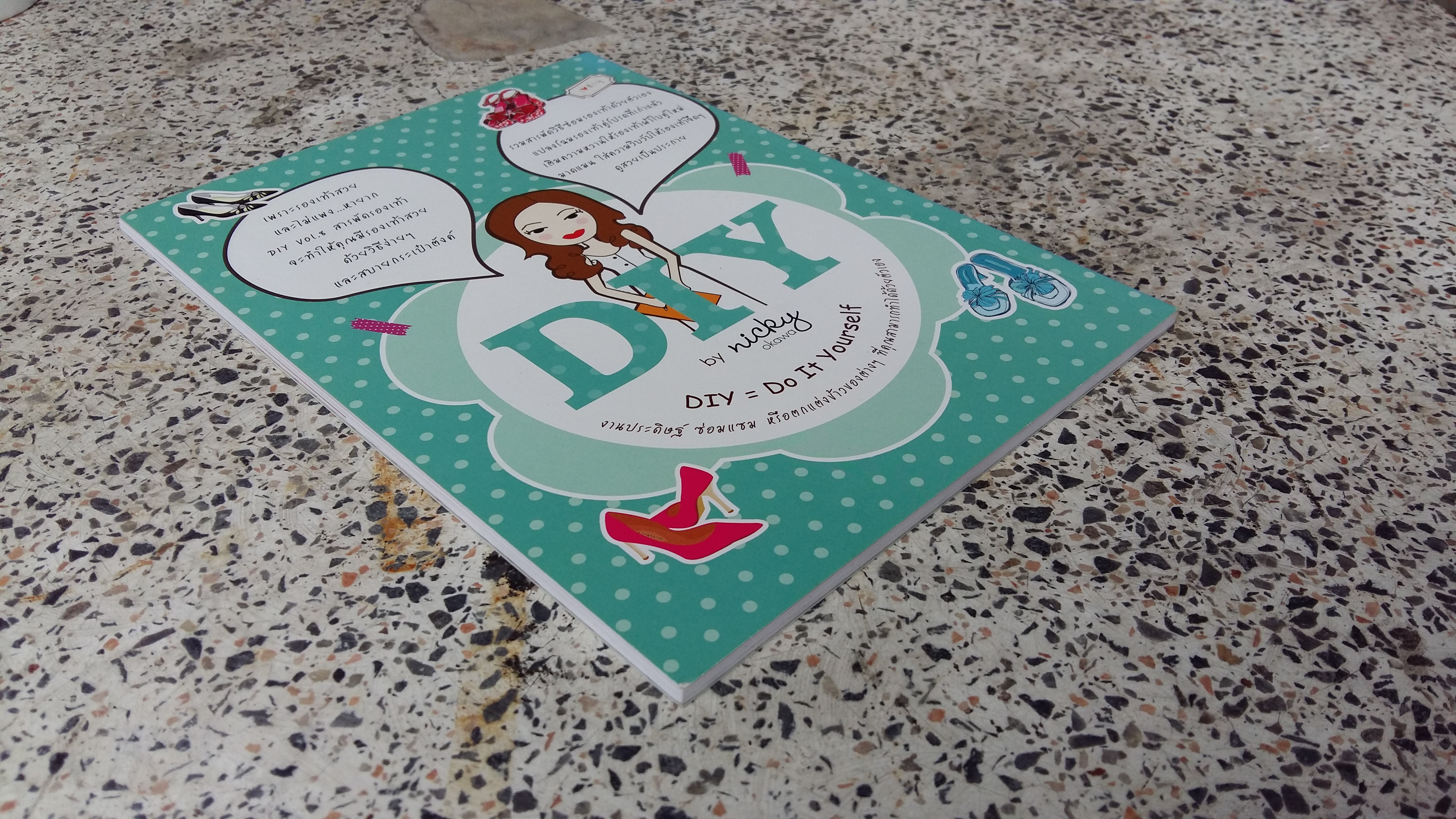 สารพัดรองเท้า / by Nickyokawa