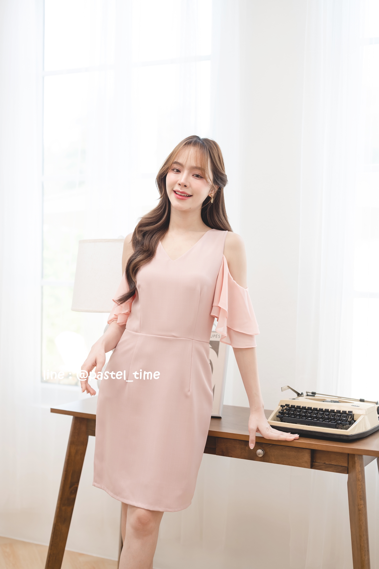 Vela off-shoulder dress : สีชมพู