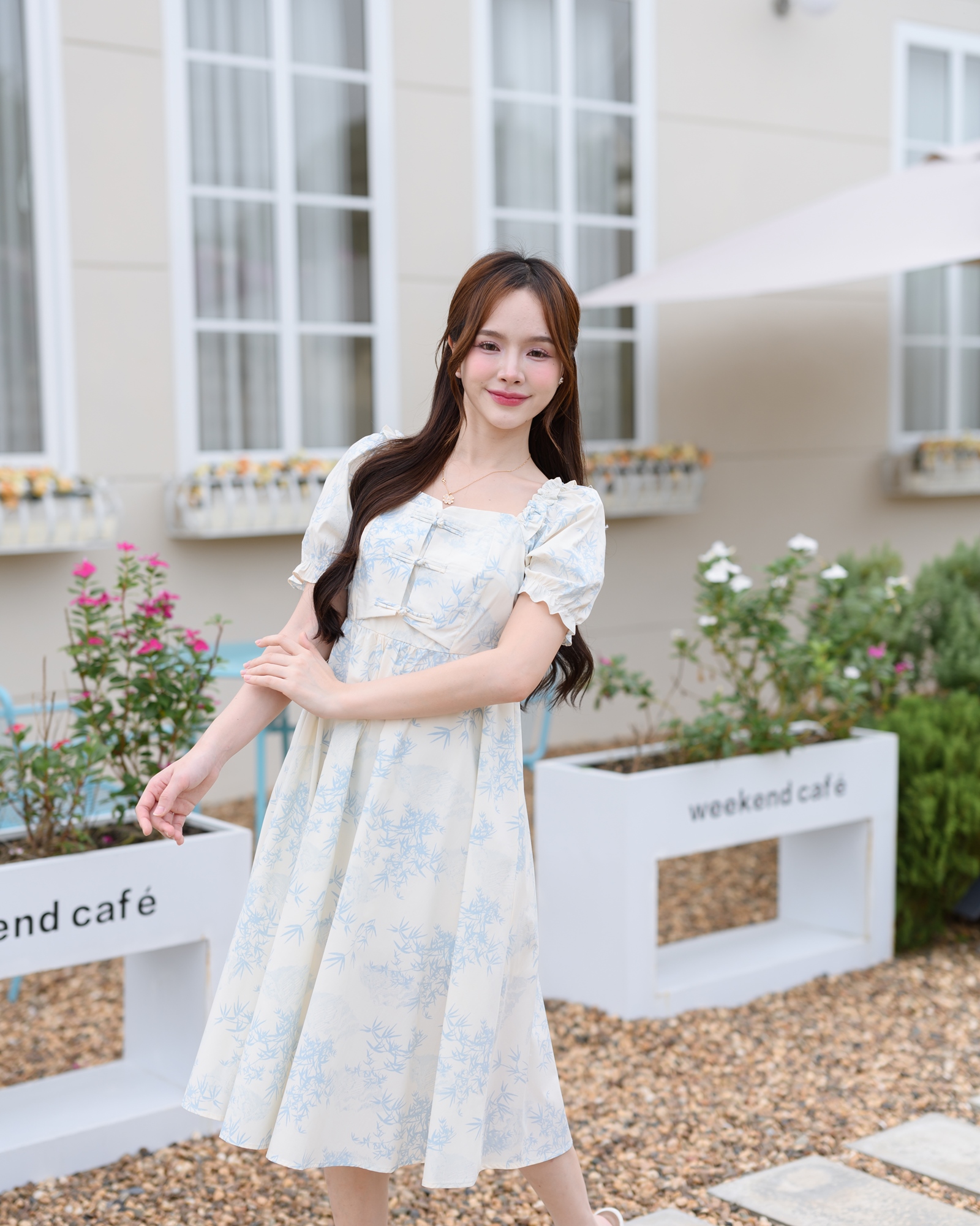 Ellie Leaves Dress เดรสกระดุมจีนลายใบไม้สีฟ้าบนพื้นสีครีม