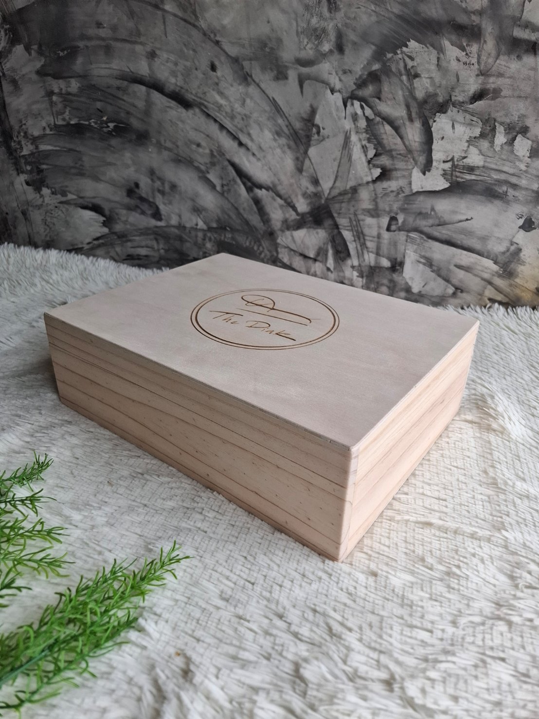 กล่องไม้ฝาครอบ