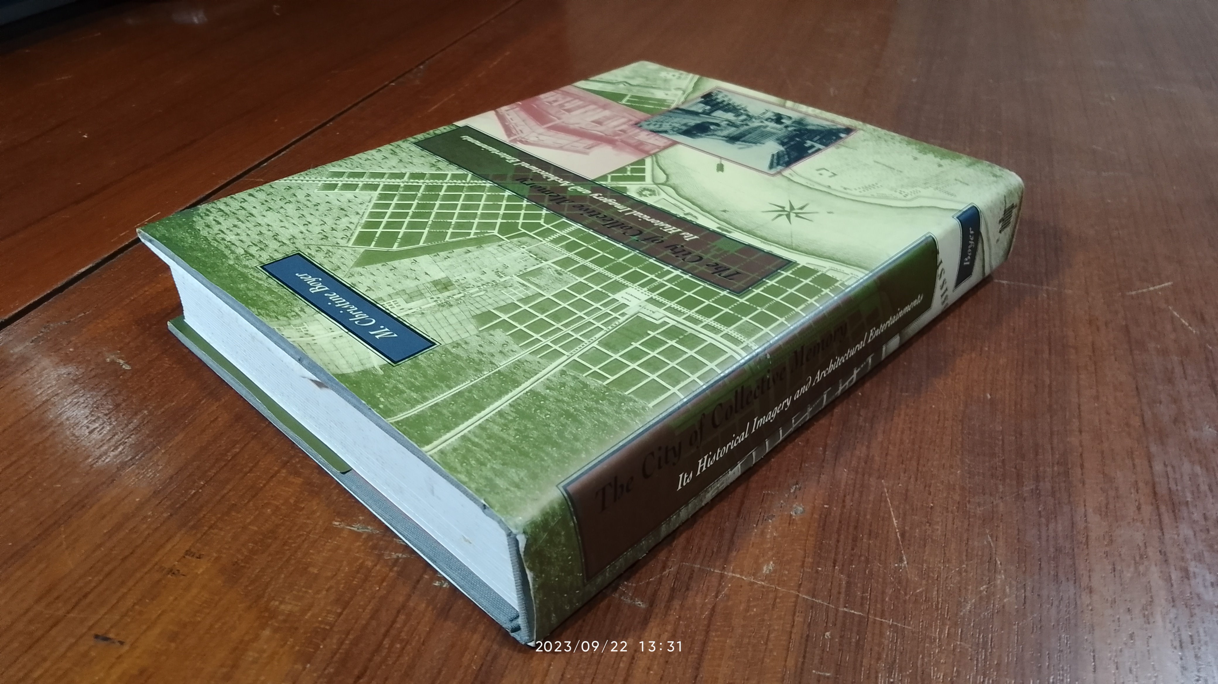 The City of Collective Memory : Its Historical Imagery and Architectural Entertainments