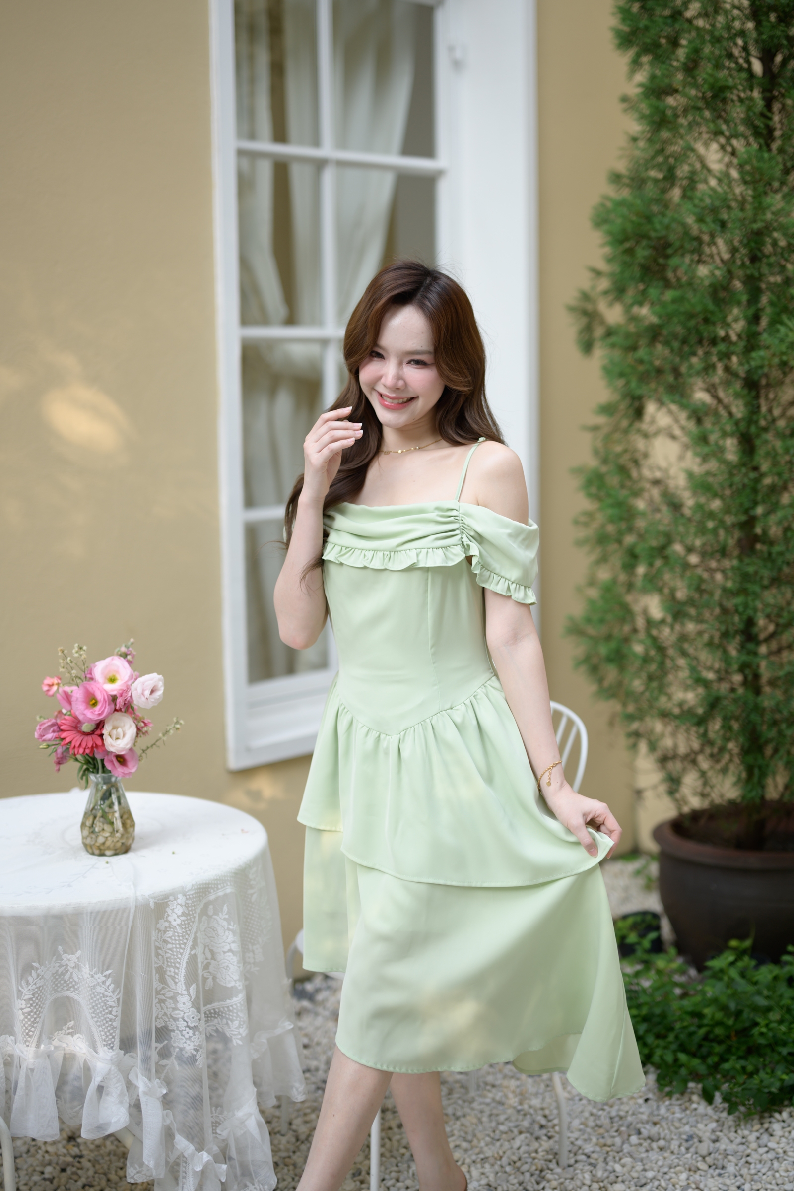 Fleur Classic Asymmetric Midi Dress : สีเขียว [Made by Pastel Time]