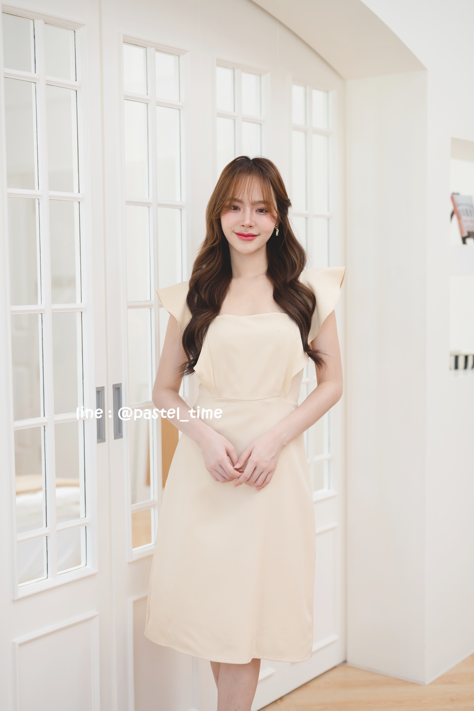 Rika Ruffle Dress : สีครีม