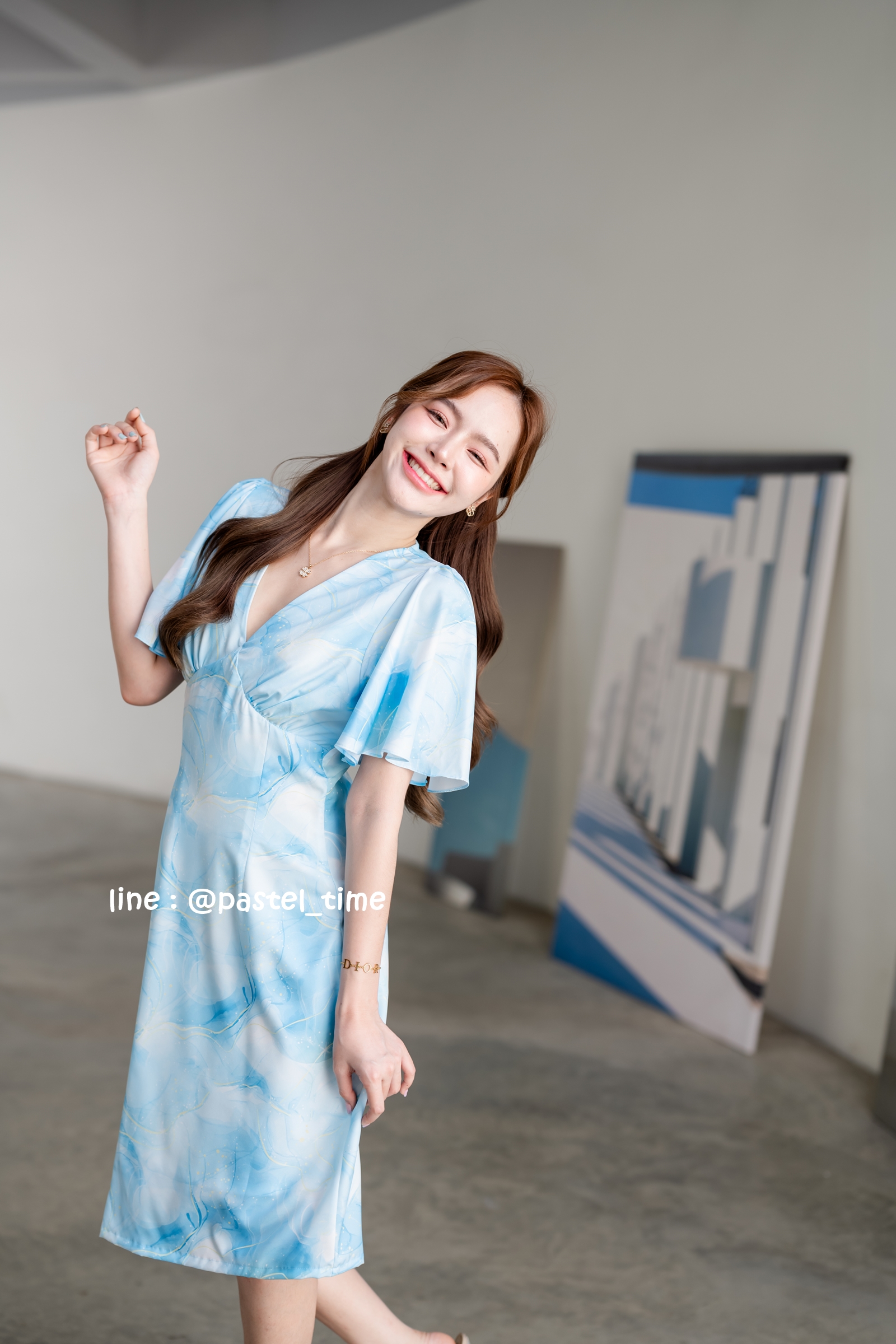 Sassy Marble Midi Dress : Vivid Blue โทนฟ้าสดใส