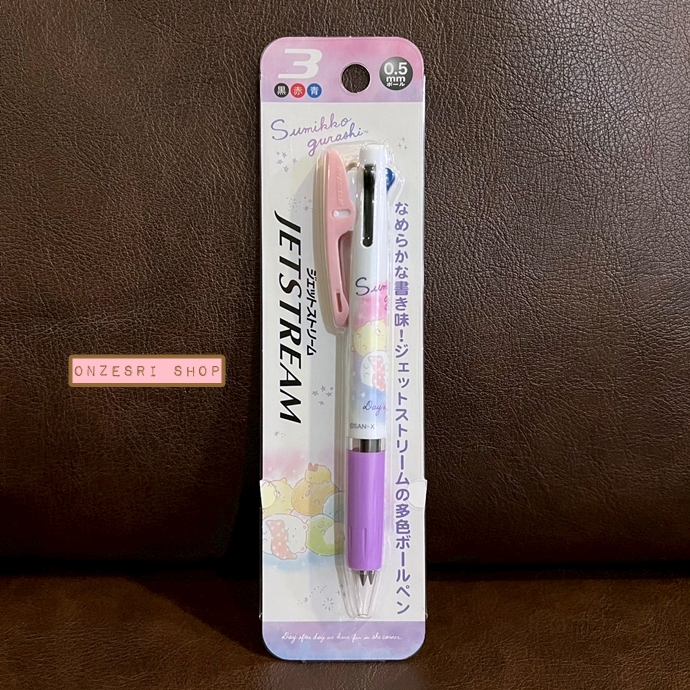 ปากกา San-X Jetstream 0.5 ลาย Sumikko Gurashi - Glossy Purple หมึกมี 3 สี แดง ดำ น้ำเงิน ตรงที่เสียบเป็นแบบคลิป ติดแน่น