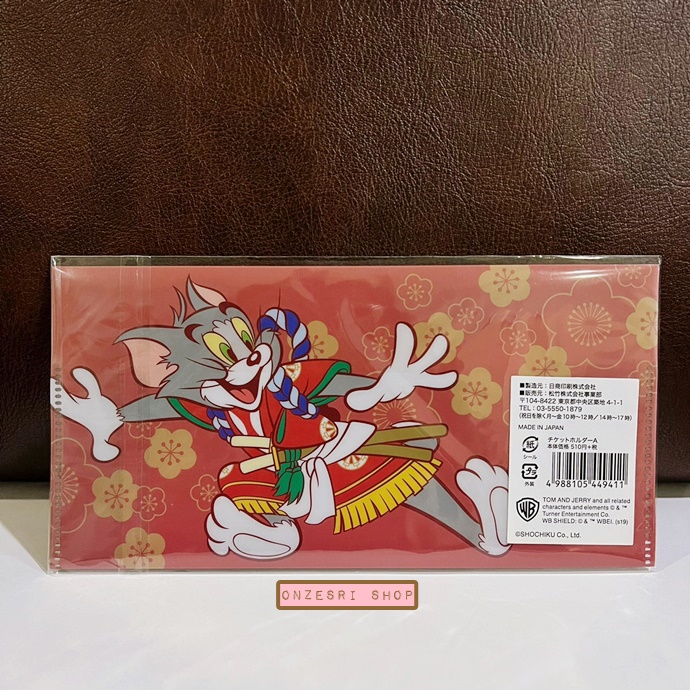 Tom & Jerry Kabuki Ticket Holder / Mask Holder (Limited) แบบสีแดง ขนาด 10 x 20 ซม. เป็นแฟ้มเล็กแบบยาว สามารถนำไปใส่ใบเสร็จ เอกสาร ตั๋ว หรือไว้เก็บหน้ากากอนามัยได้