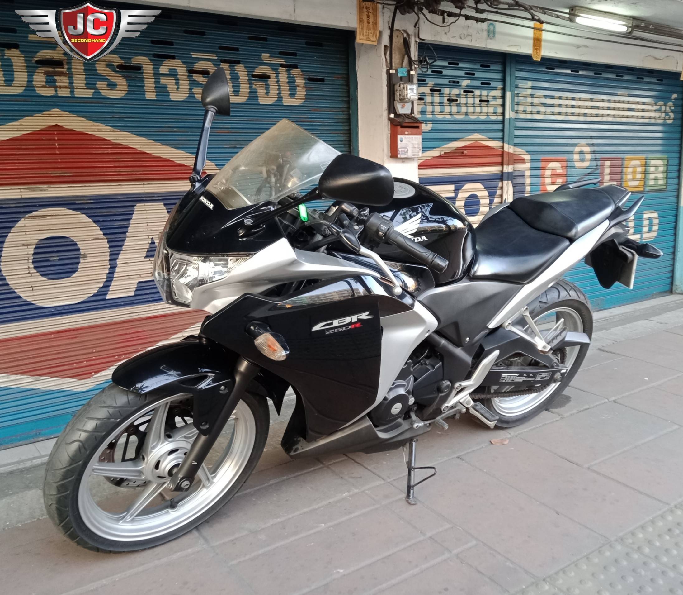 "รุ่นใหญ่สวยราคาเบา" HONDA CBR250R จดทะเบียนกลางปี 54 สภาพสวยเดิมจัดทั้งคัน เครื่องแห้ง เงียบๆแน่นๆ ไมล์น้อย2หมื่นกว่าโล