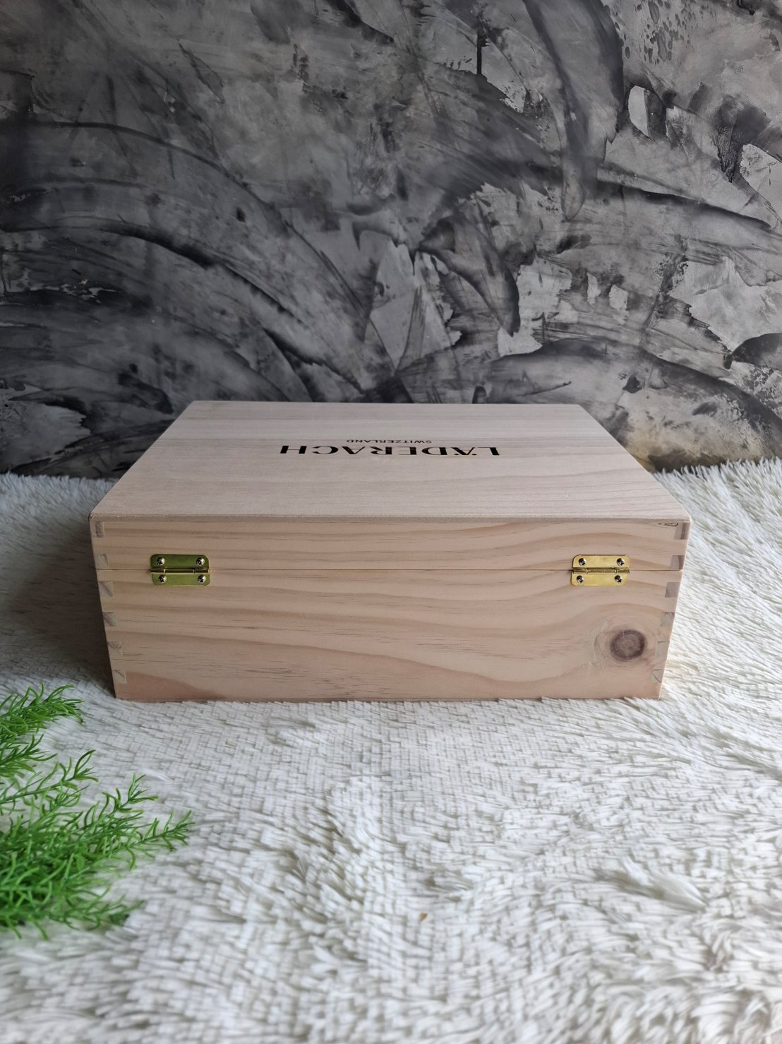 กล่องไม้สนฝาล็อค