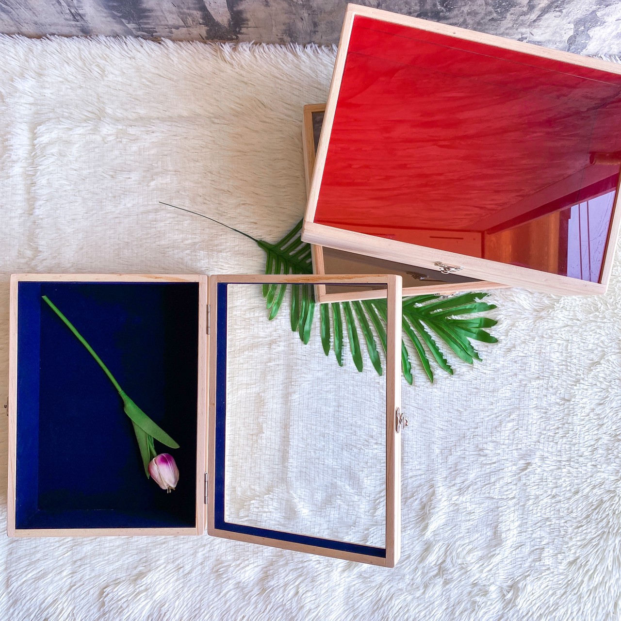 กล่องฝากระจก ฝาล็อค บุผ้ากำมะหยี่