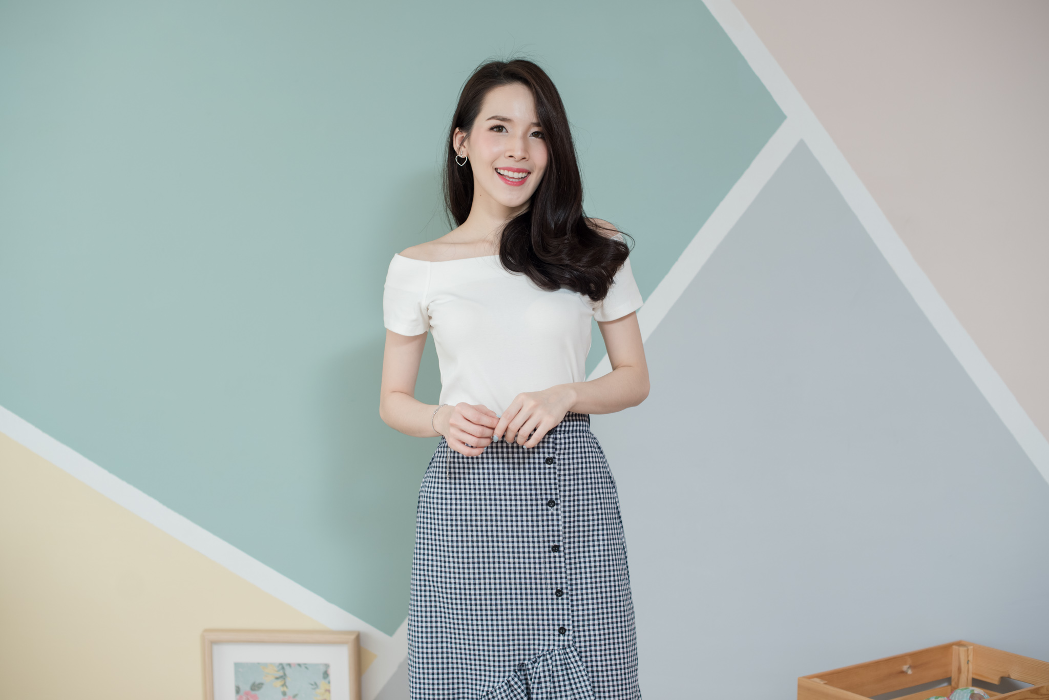 เสื้อยืดปาดไหล่แขนสั้น