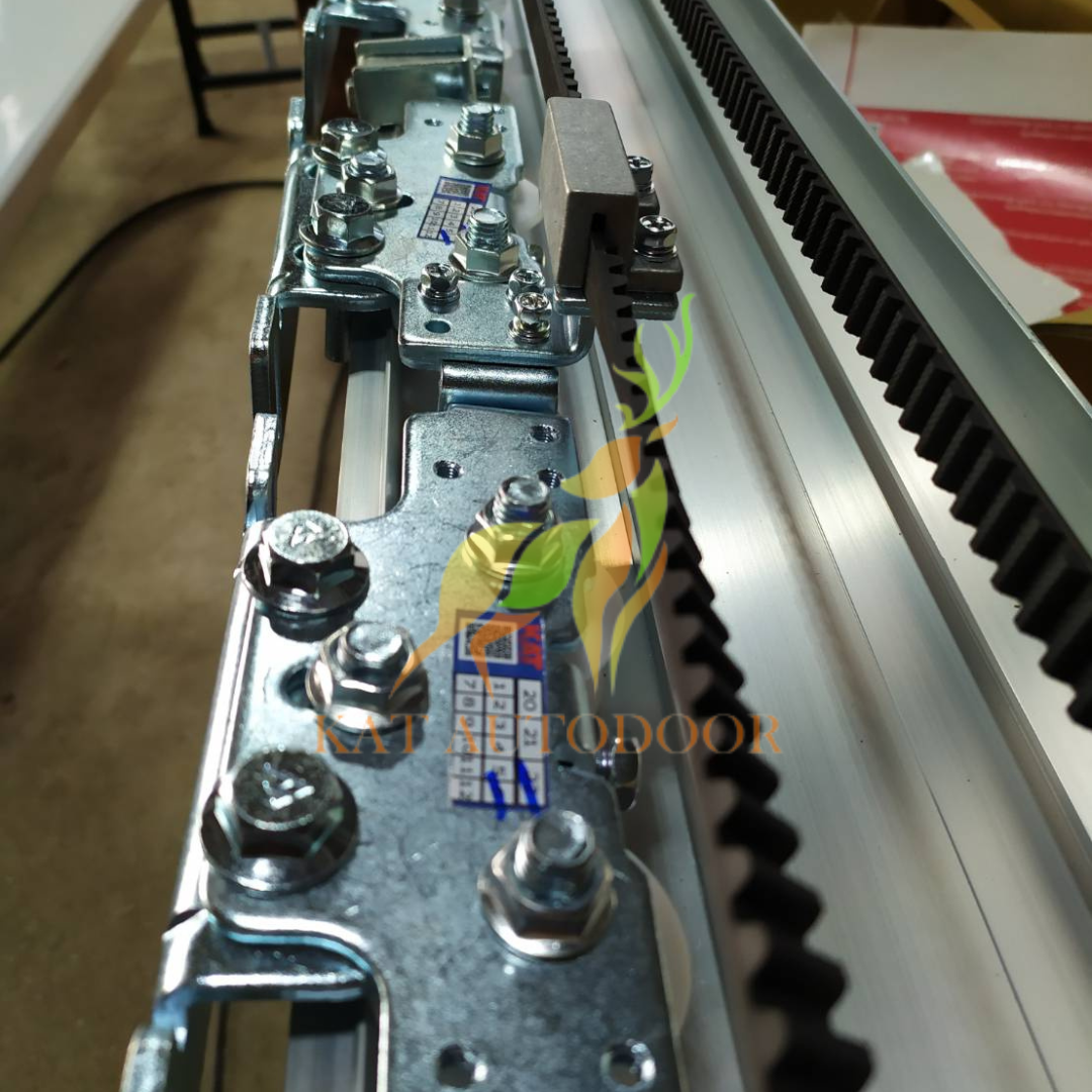 ชุดรางเลื่อนประตูอัตโนมัติ บานเลื่อนคู่กรอบอลูมิเนียม ขนาดรางยาว 4.80 ม. (ขายส่ง)