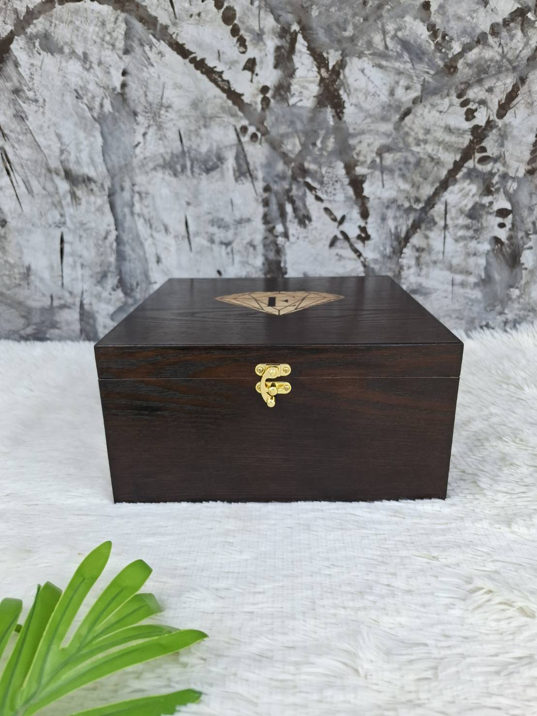 กล่องไม้ฝาล็อค