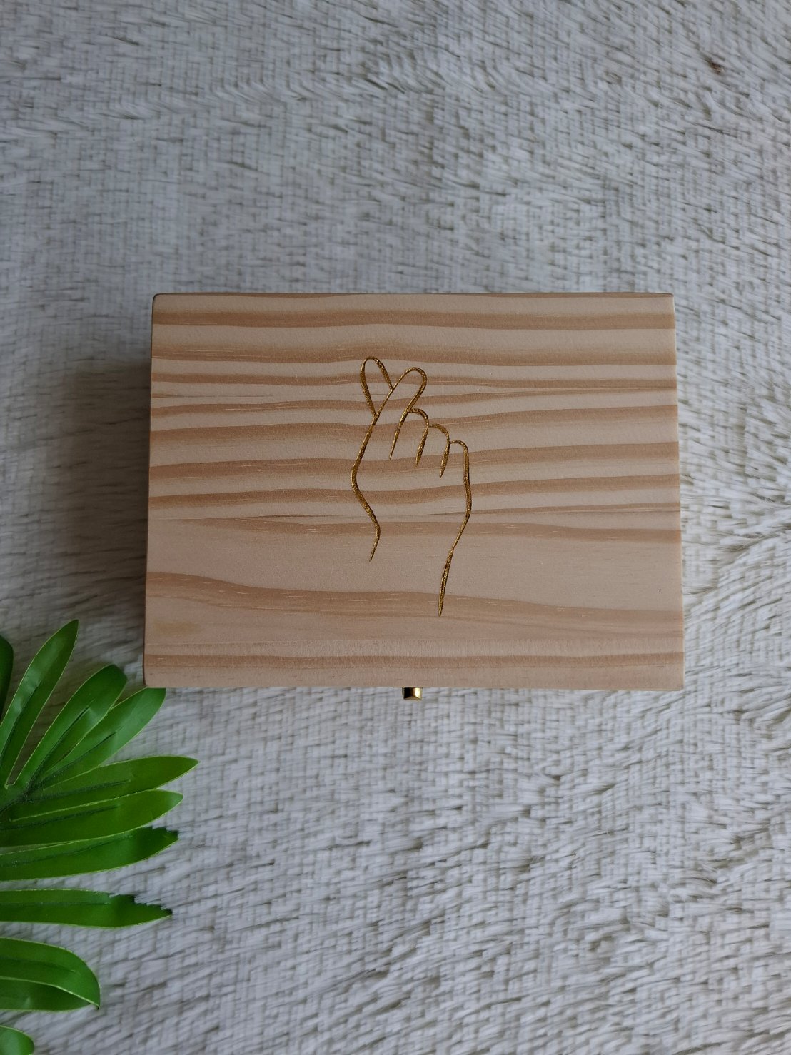 กล่องไม้สนฝาล็อค