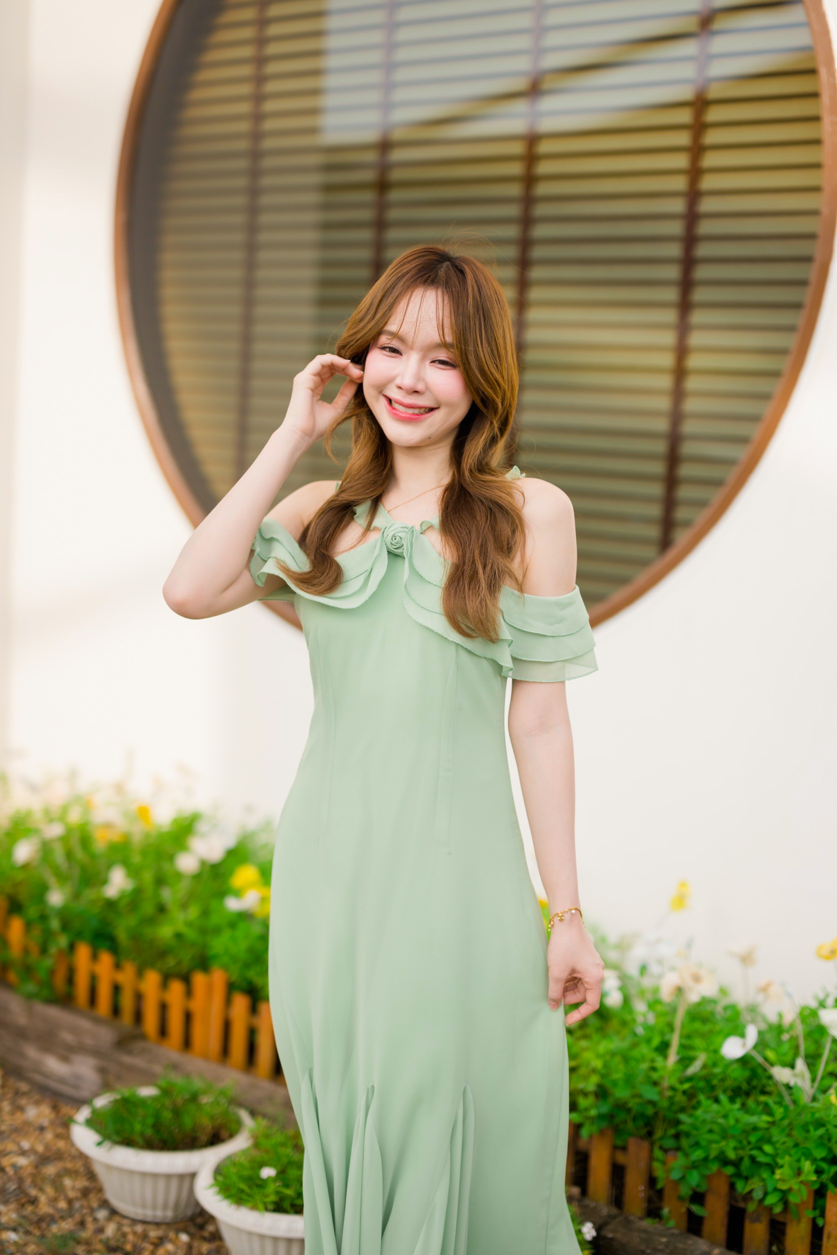 Fay Off-Shoulder Maxi Dress – Pastel Green สีเขียว