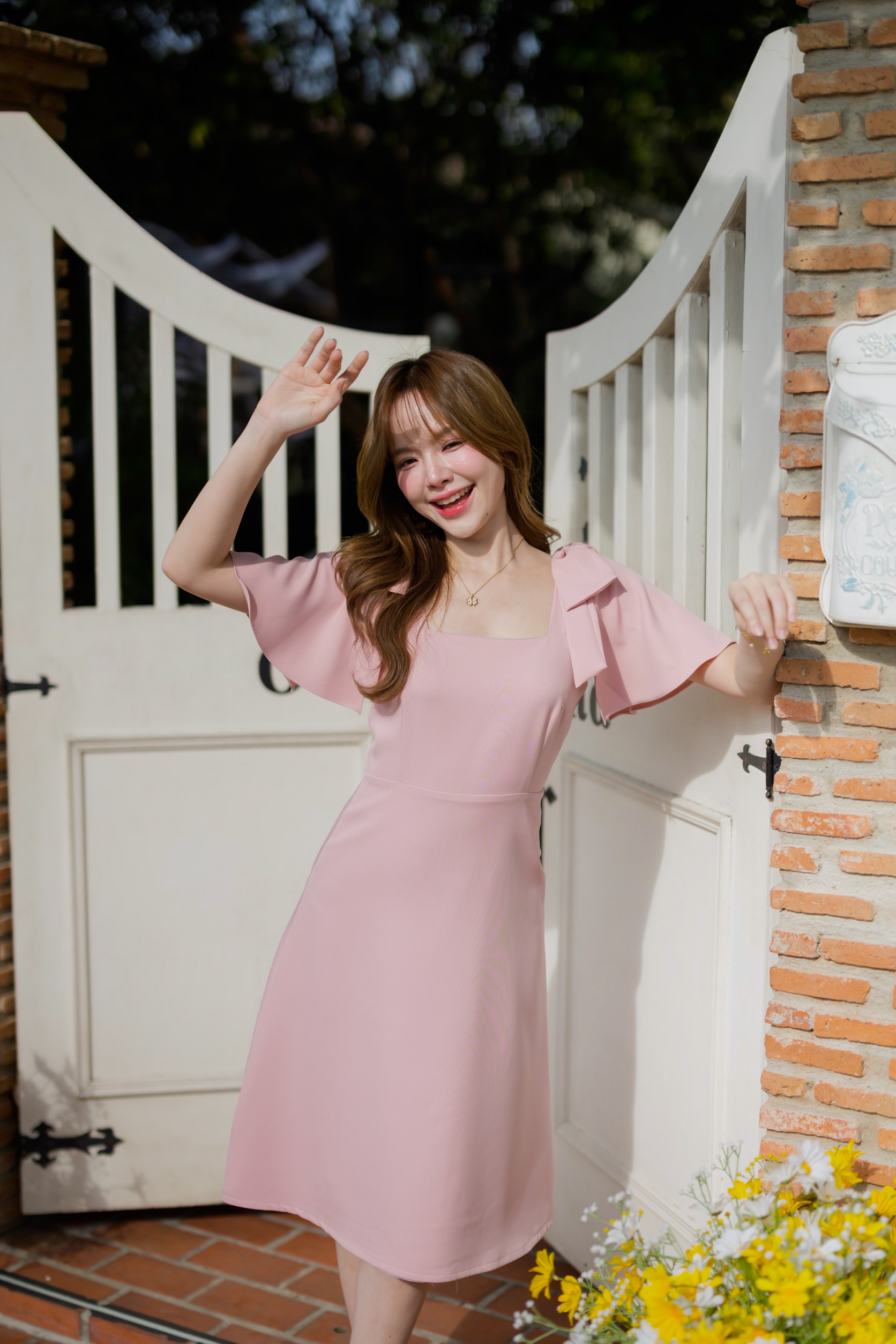 Bellette Bow Shoulder Dress : สีชมพู