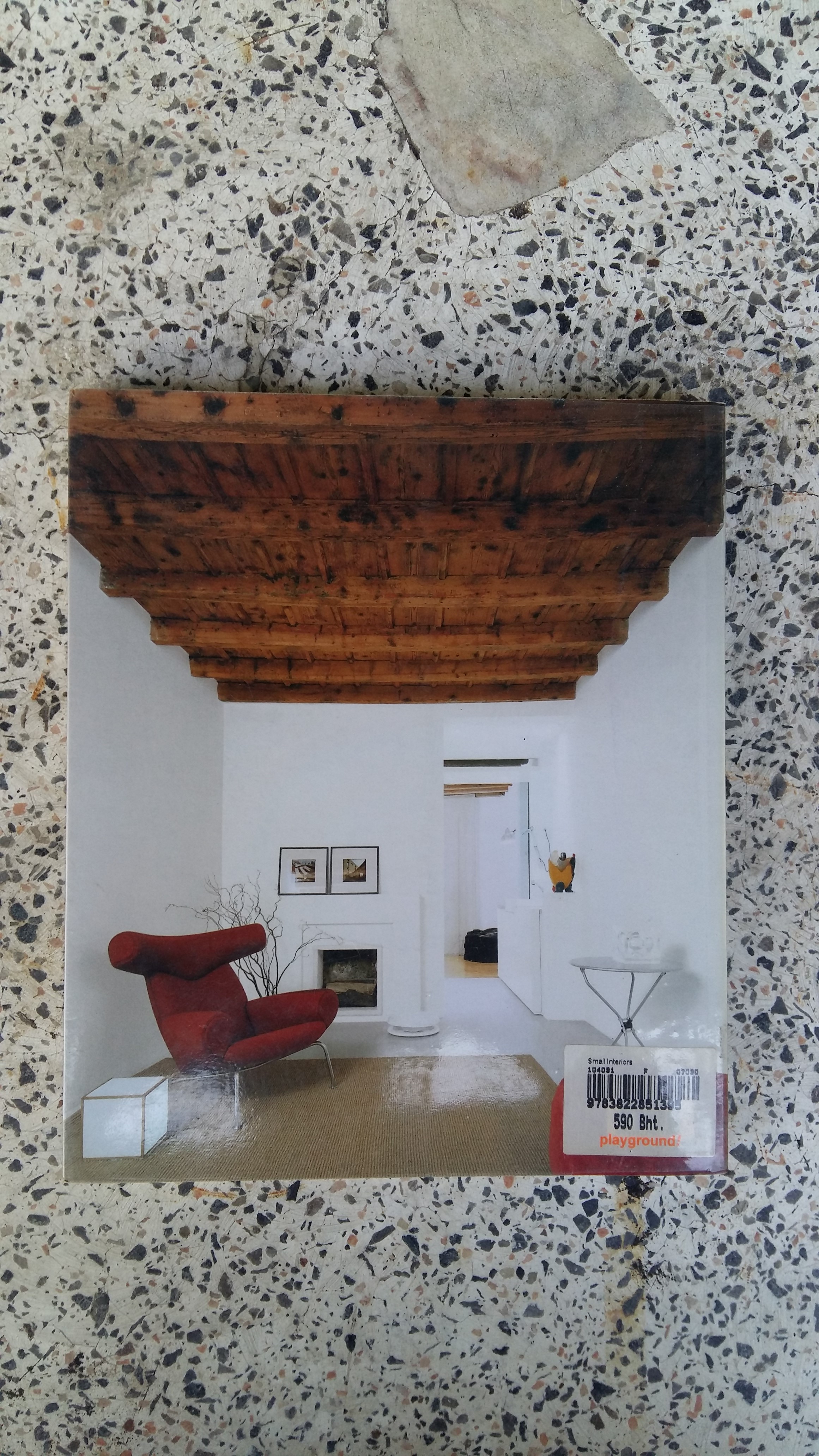 SMALL LNTERIORS / PETITS LNTERIEURS