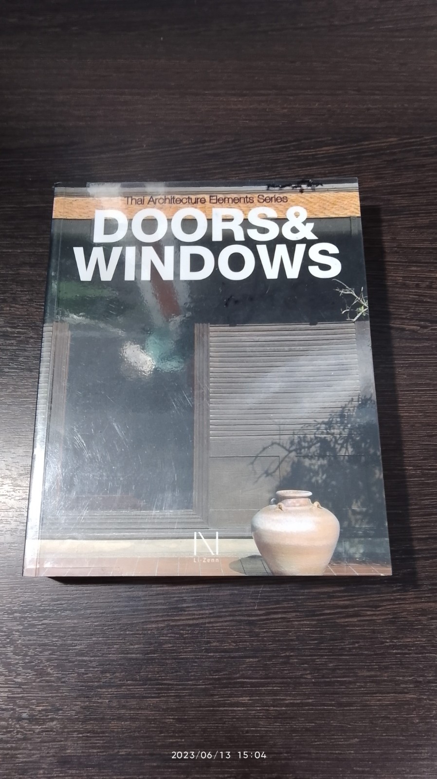 DOORS & WINDOWS / นิธิ สถาปิตานนท์