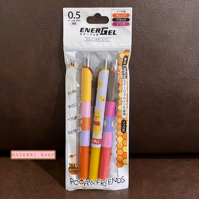 เซ็ตปากกา Pentel Energel 3 แท่ง ลาย Pooh & Friends มีขายใน Disney Store Japan เท่านั้น หัว 0.5 หมึกสี Orange, Black, Pink