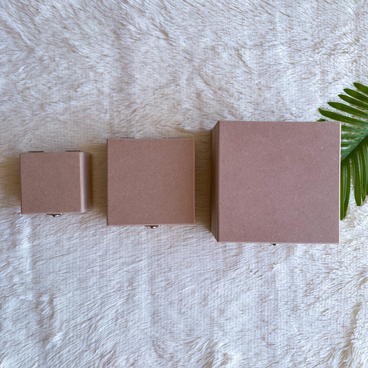 กล่องไม้ MDF ฝาล๊อค ตัวล๊อคไกปืน