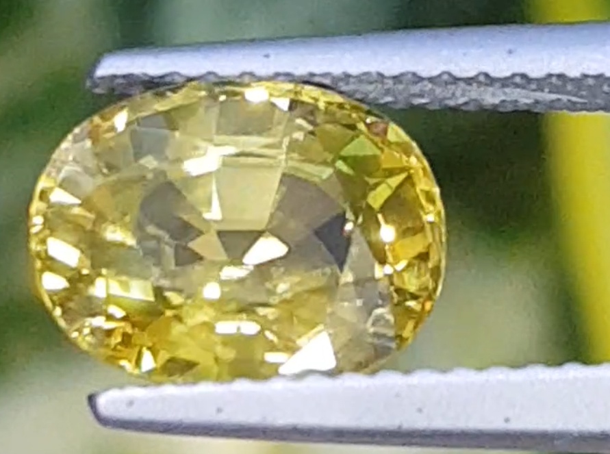 พลอย บุษราคัม (Yellow Sapphire) 4.10 กะรัต (