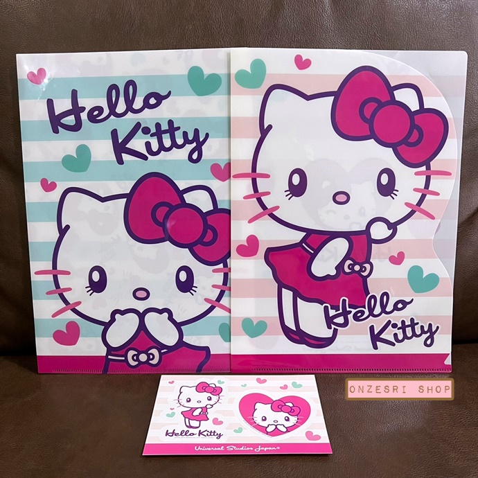 แฟ้ม A4 USJ ลาย Hello Kitty สีขาวชมพู - ฟ้า มาพร้อมสติกเกอร์ลายน่ารัก มีขายเฉพาะที่ Universal Studios Japan เท่านั้น ** ของใหม่ในแพ็ค มีรอยจากการจัดเก็บตรงแฟ้มบ้าง