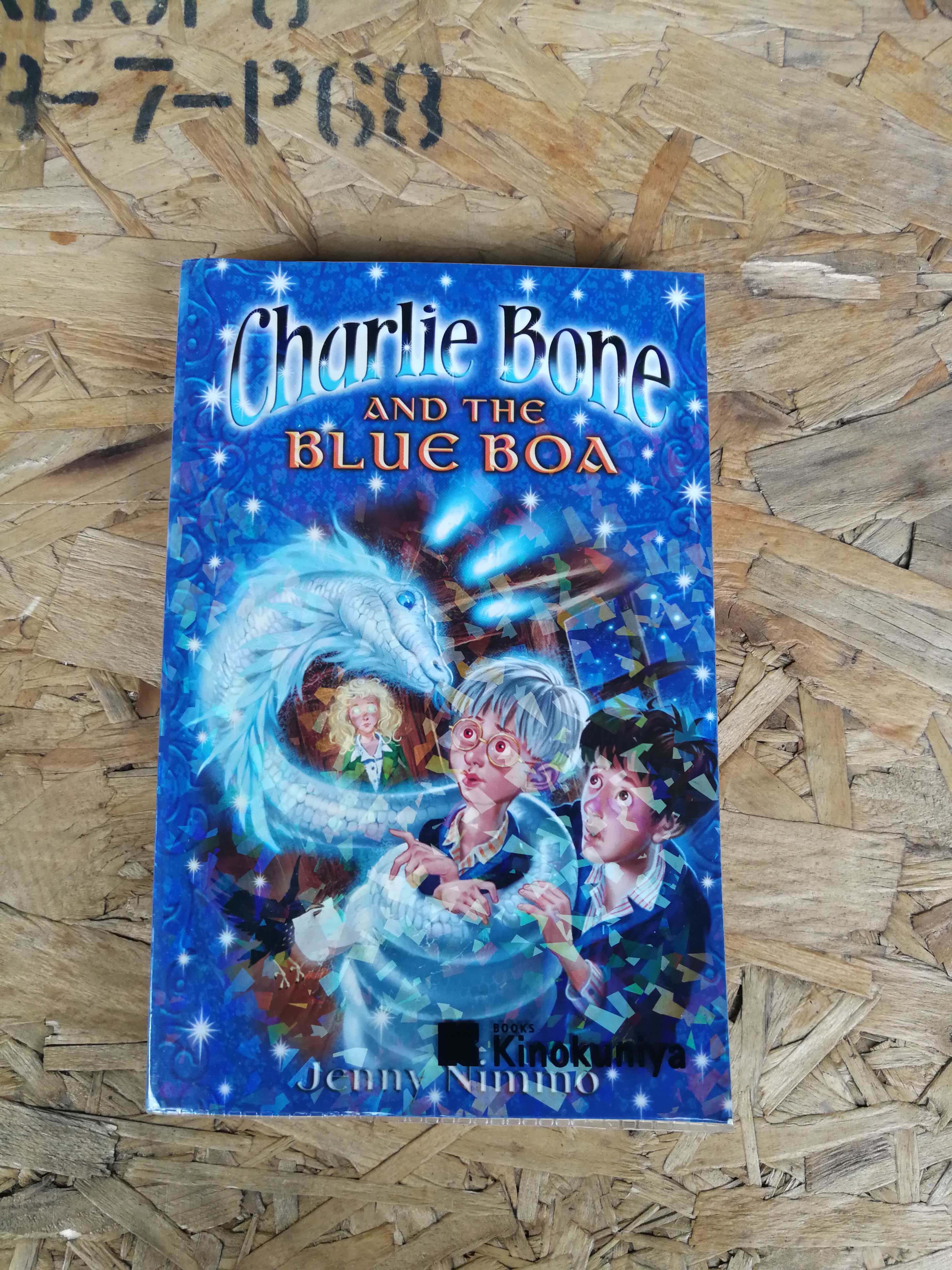 Charlie Bone AND THE BLUE BOA / Jenny Nimmo