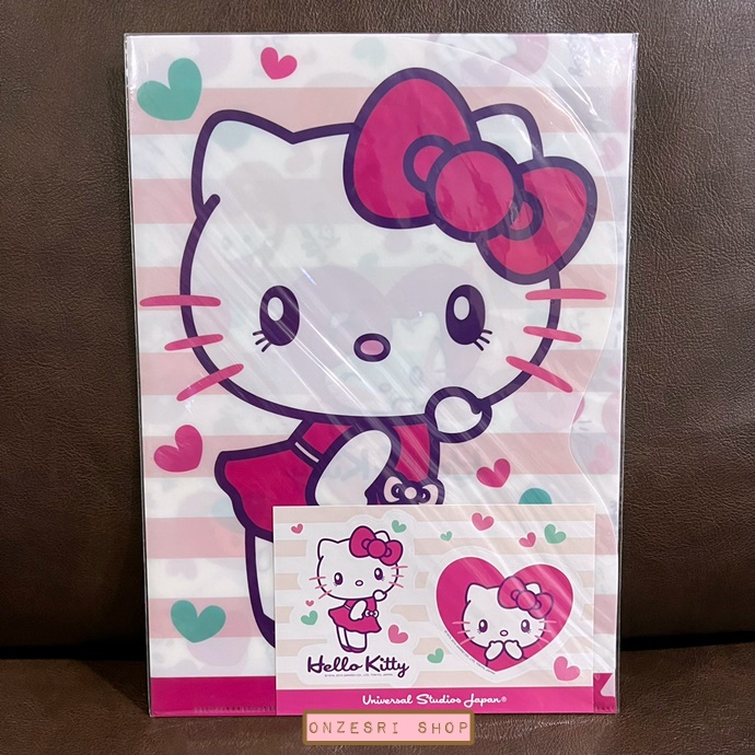 แฟ้ม A4 USJ ลาย Hello Kitty สีขาวชมพู - ฟ้า มาพร้อมสติกเกอร์ลายน่ารัก มีขายเฉพาะที่ Universal Studios Japan เท่านั้น ** ของใหม่ในแพ็ค มีรอยจากการจัดเก็บตรงแฟ้มบ้าง
