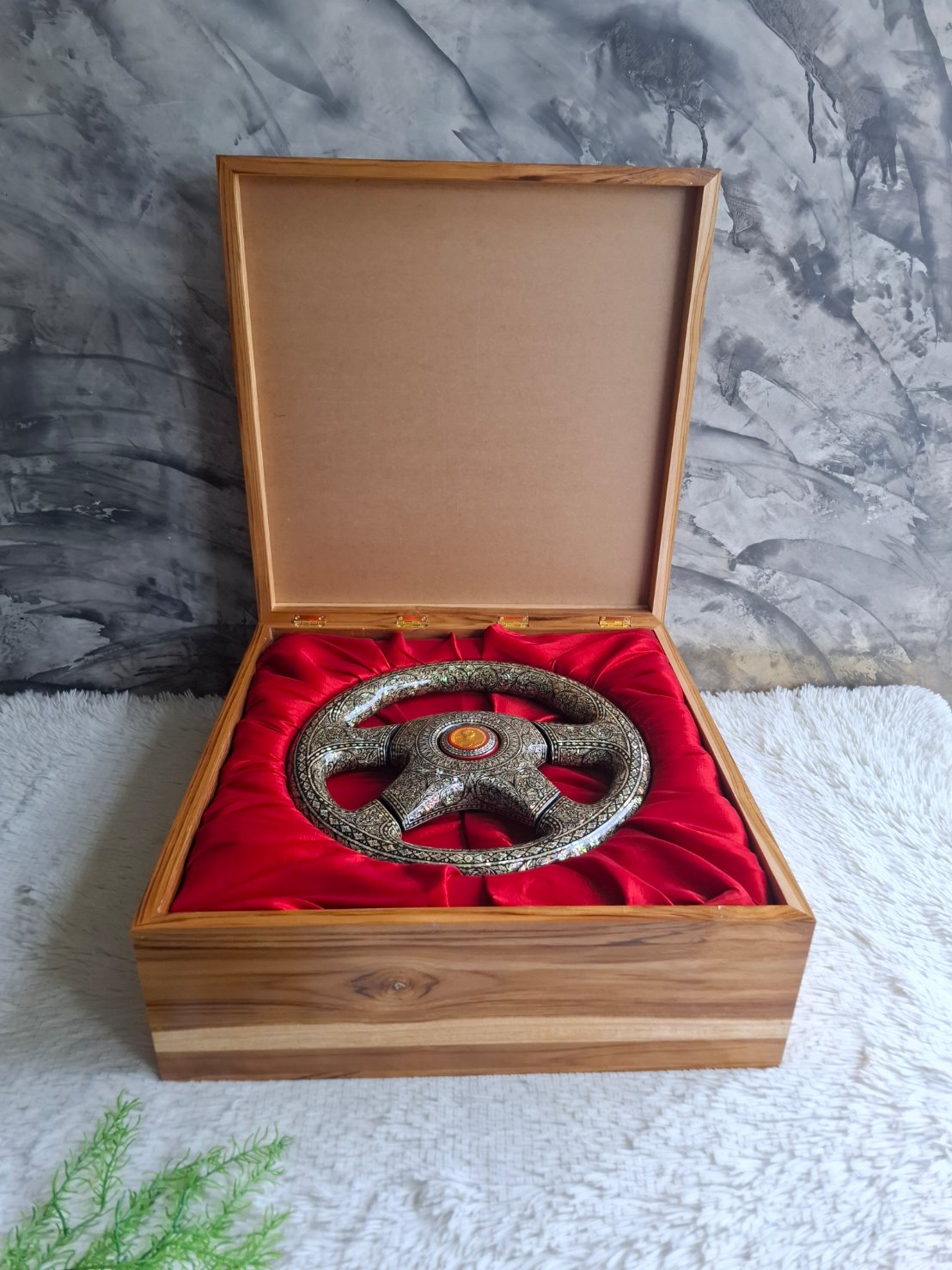 กล่องไม้สักใส่พวงมาลัยรถยนต์