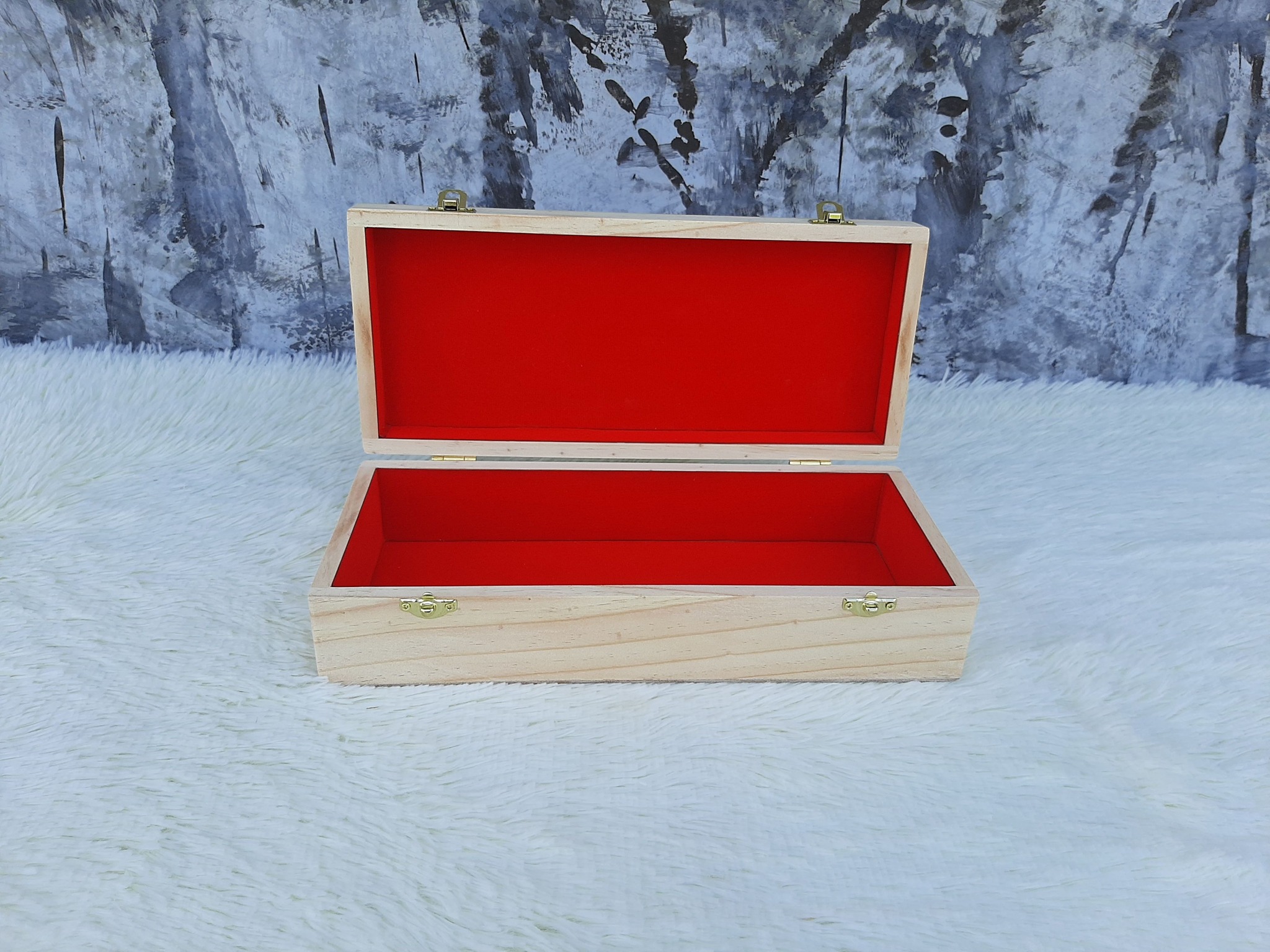 กล่องไม้สนฝาล๊อค บุผ้า