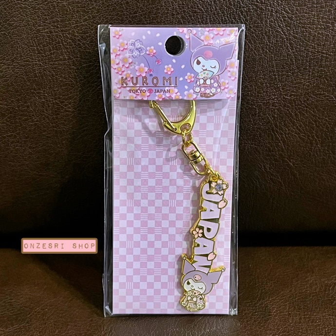 พวงกุญแจ Sanrio x Tokyo Japan (Limited) แบบ Kuromi ทำจากโลหะ สีทอง ประดับเพชร น่ารักมาก ขนาด 11 x 1.8 x 0.2 ซม.