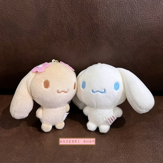 เซ็ตพวงกุญแจตุ๊กตา Sanrio Nikonui แบบ Cinnamoroll & Mocha ตรงแก้มมีแม่เหล็ก ดูดติดกันได้ ขนาด 18 x 15 x 5 ซม.