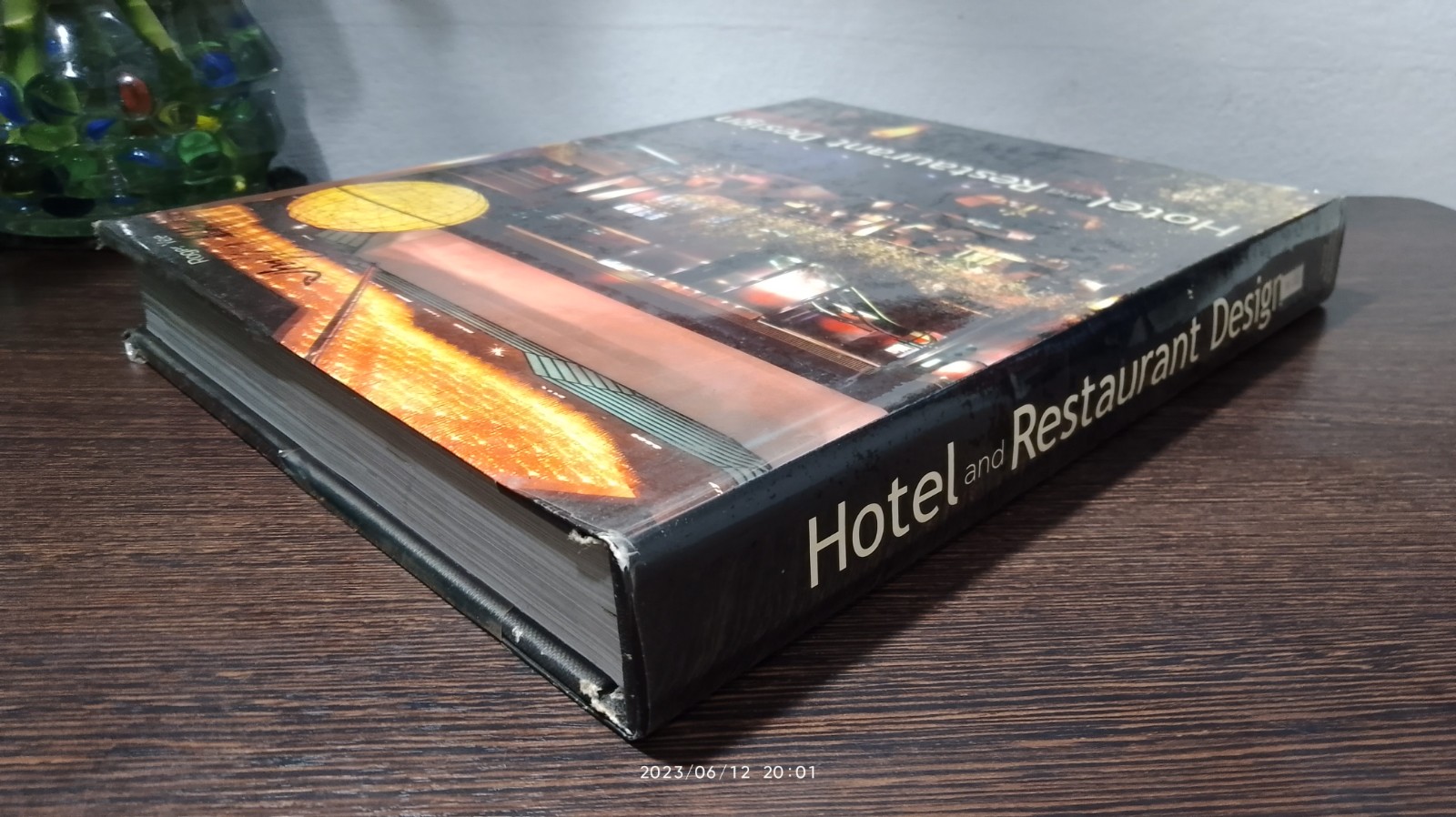 Hotel and Restaurant Design / Roger Yee