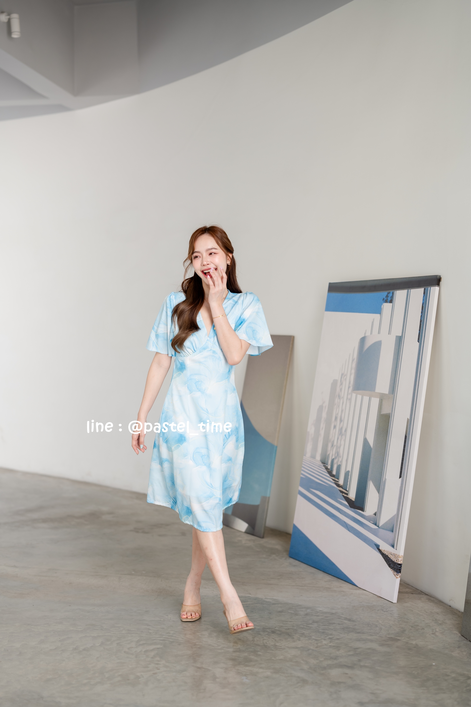 Sassy Marble Midi Dress : Vivid Blue โทนฟ้าสดใส