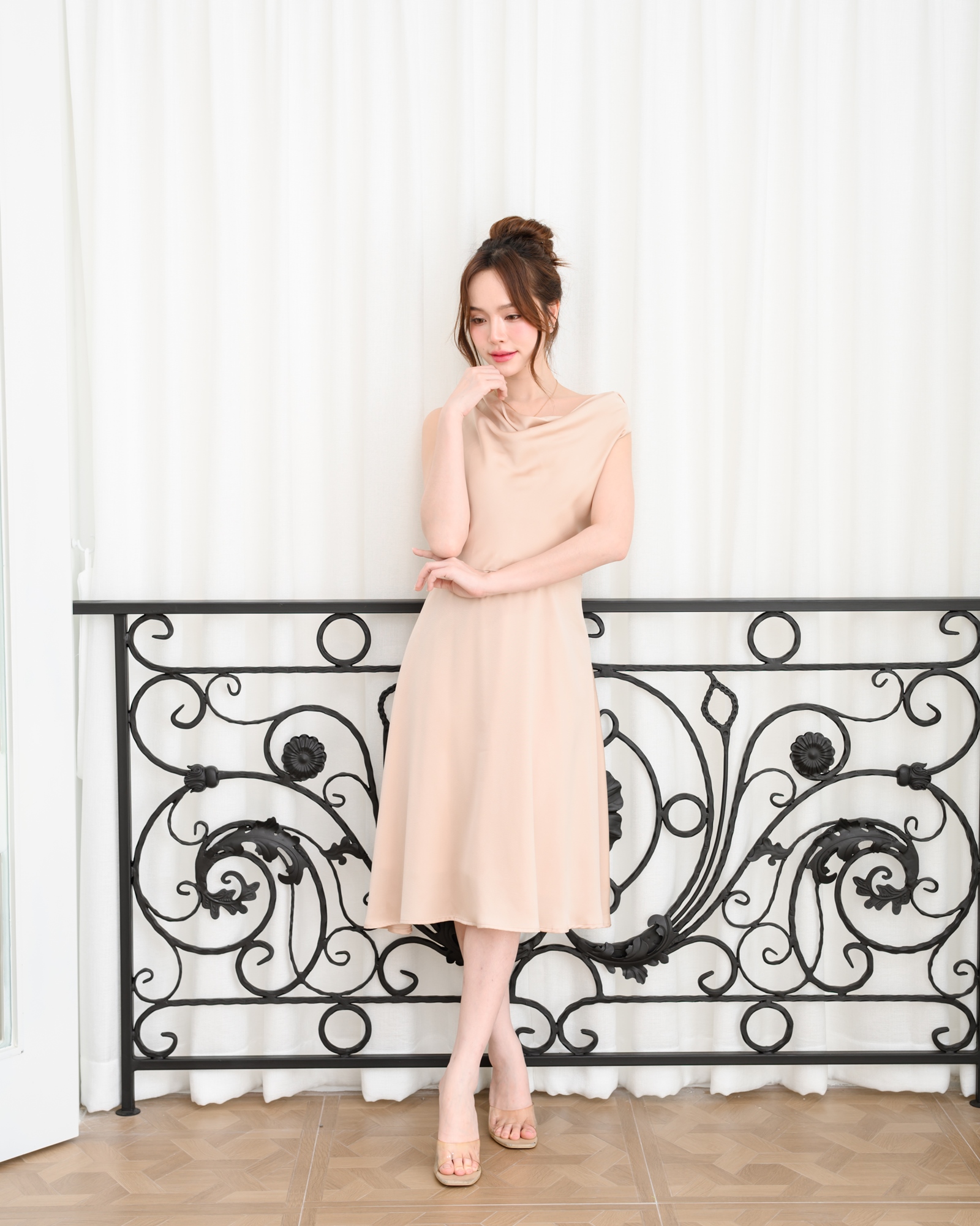 Amour Dress : สีแชมเปญ (โบว์ผูกได้หลายแบบ)